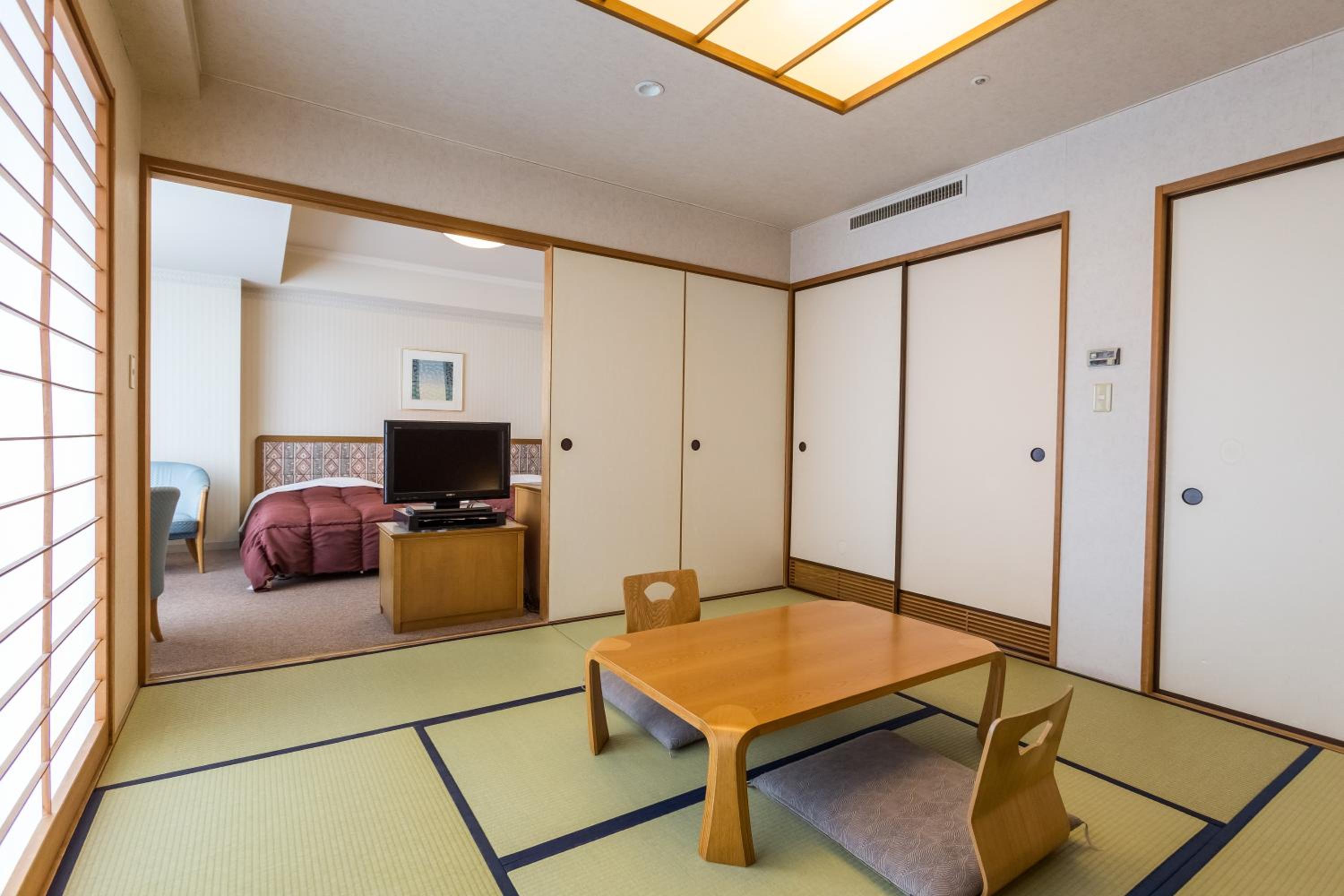 Wing building Japanese and Western style room photo 3