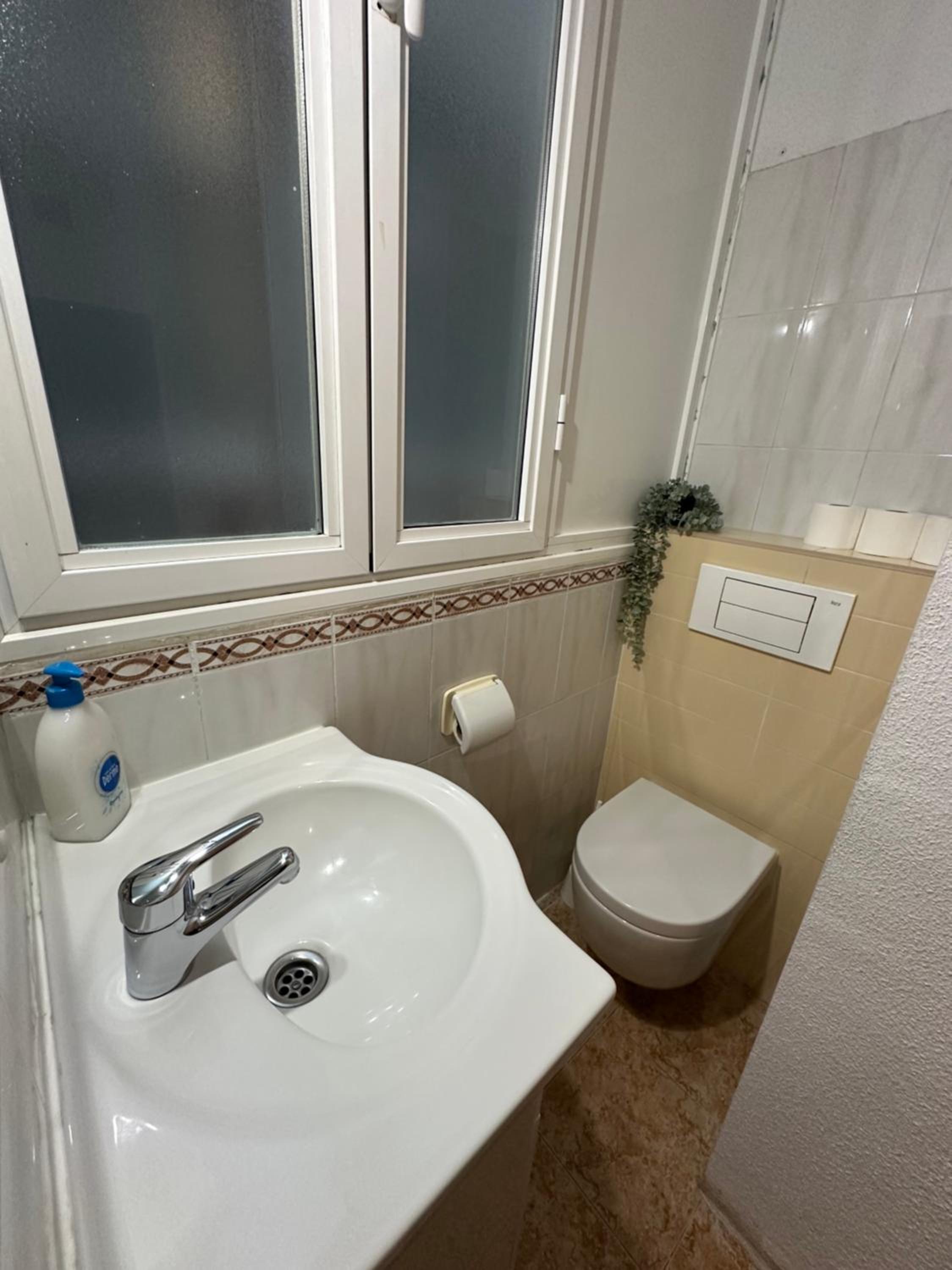 Double Room with Private Toilet photo 2