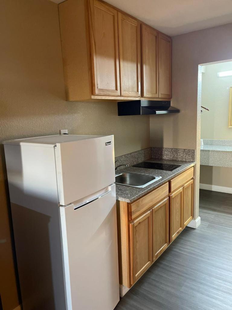 Suburban Studios Columbia - Harbison, Photo 2
