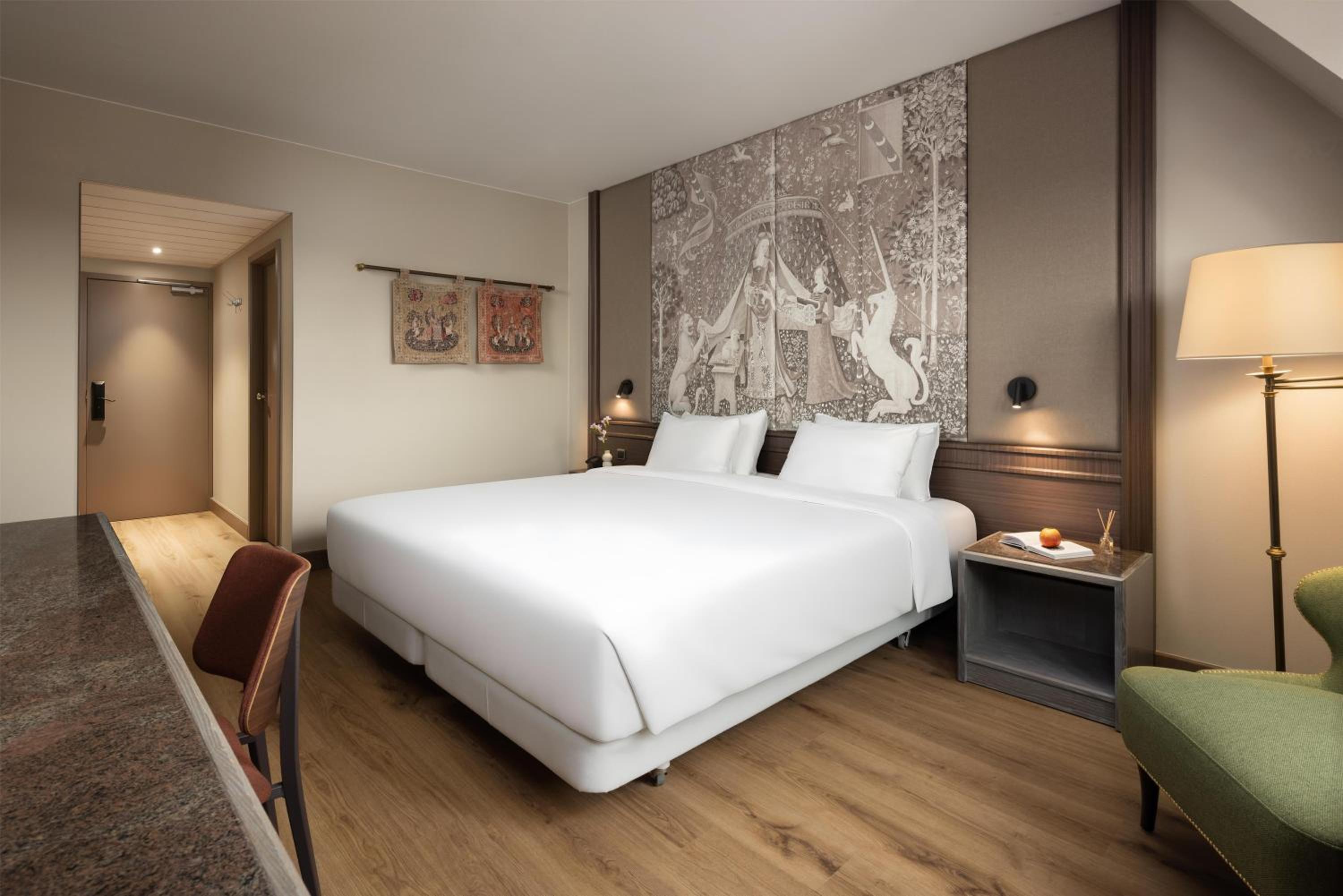 Superior Room with View