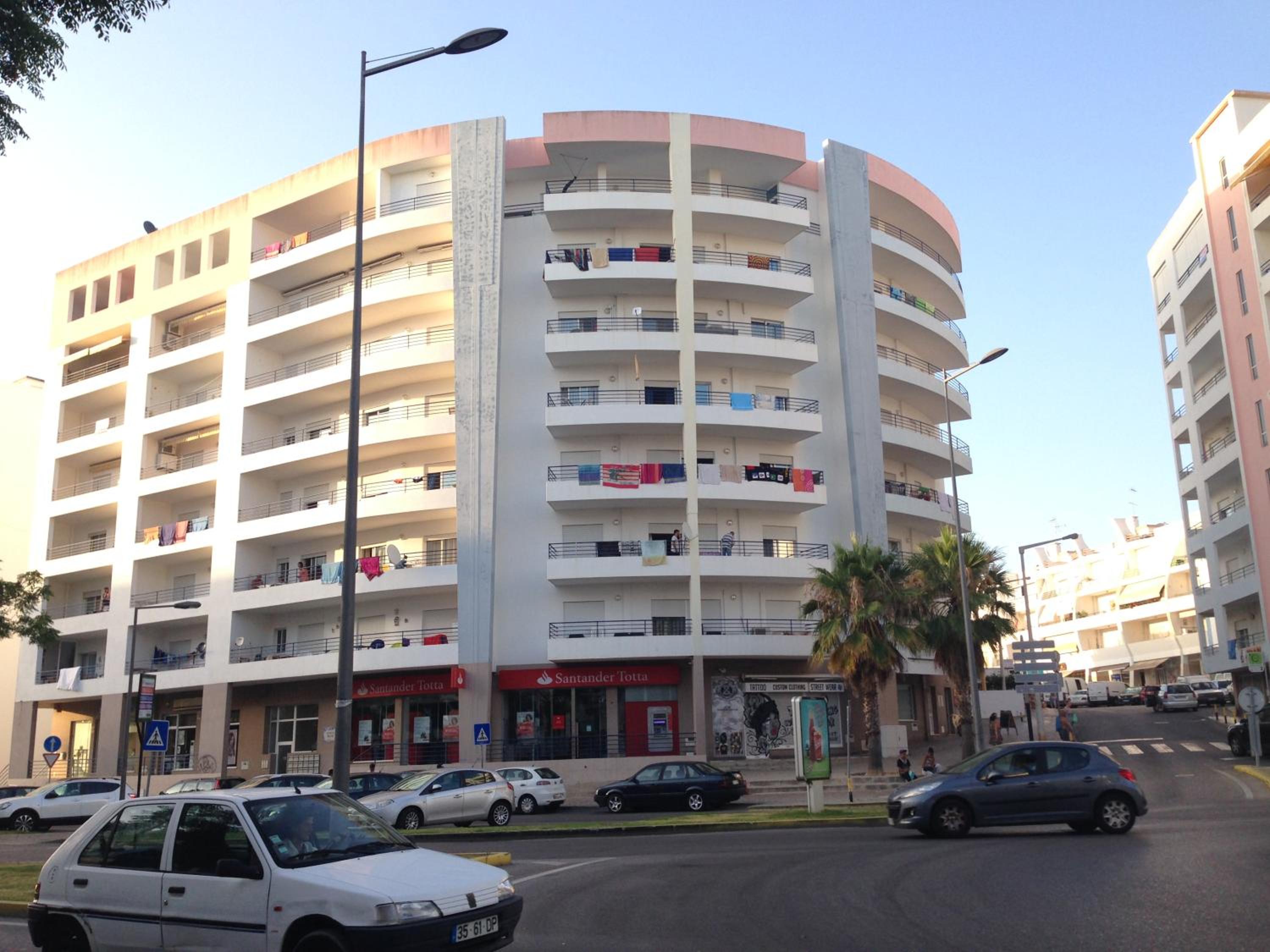 Three-Bedroom Premium Apartment with Balcony photo 3