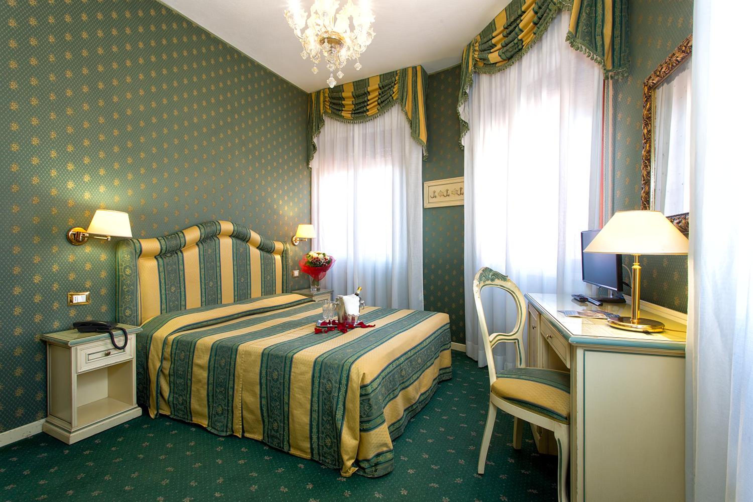 Double Room - Photo 11