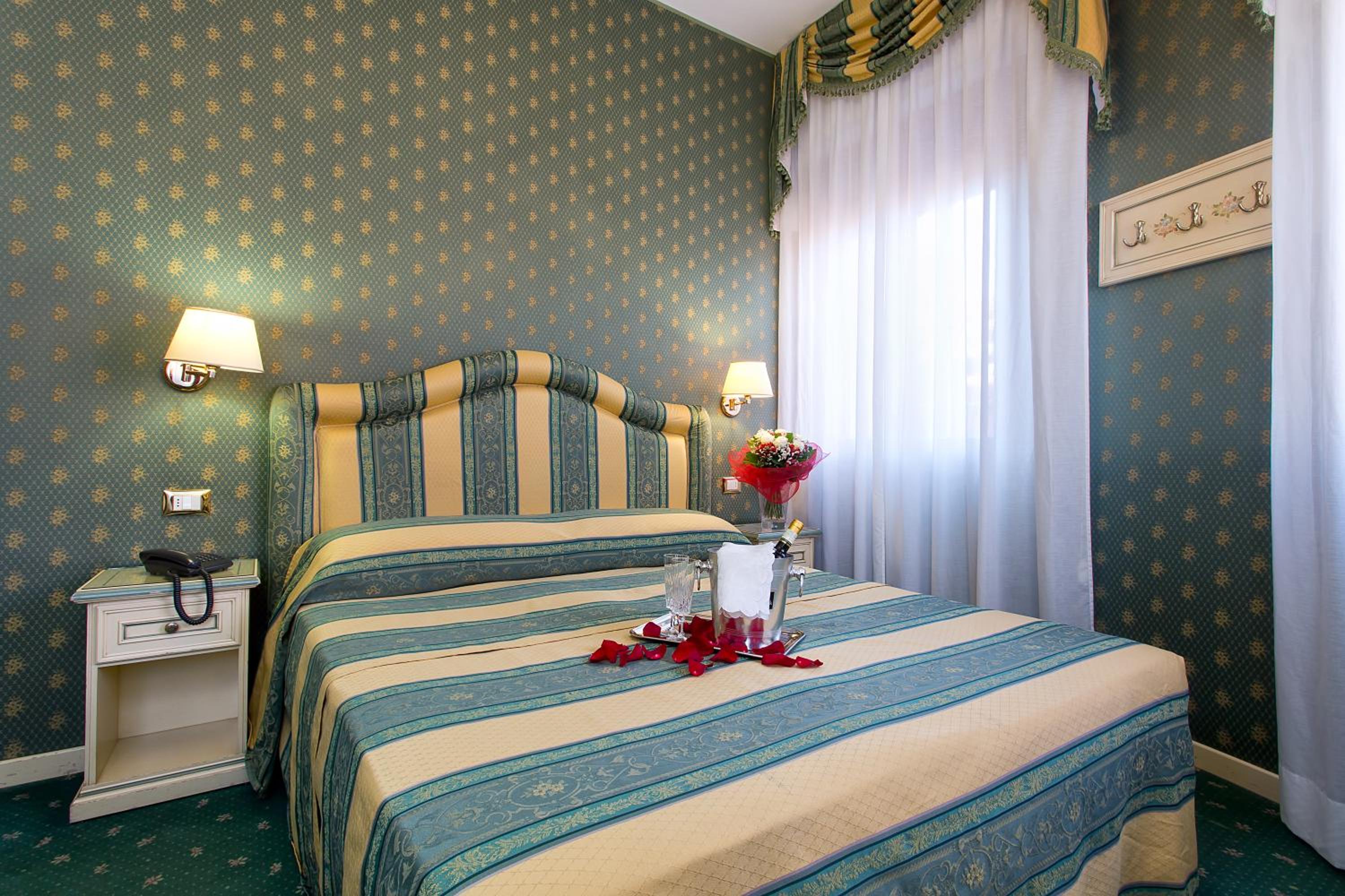 Double Room - Photo 9