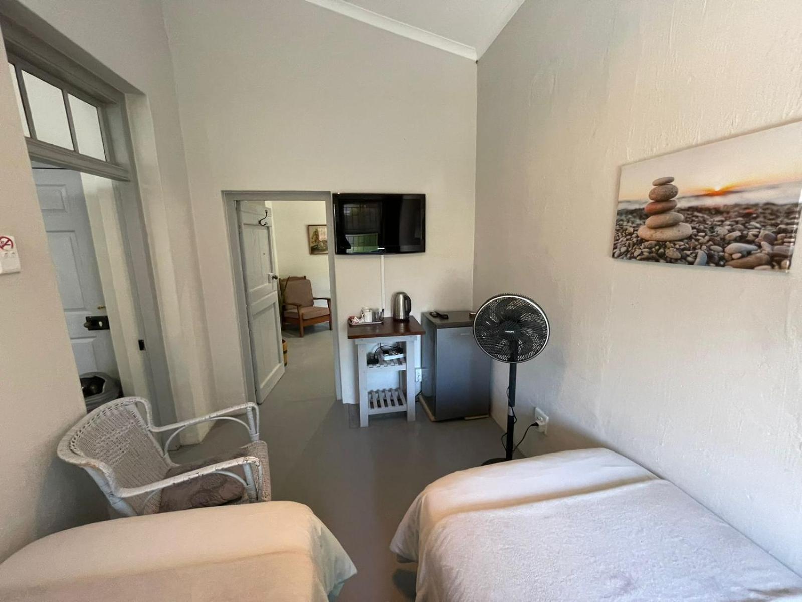 Small Twin Room photo 1