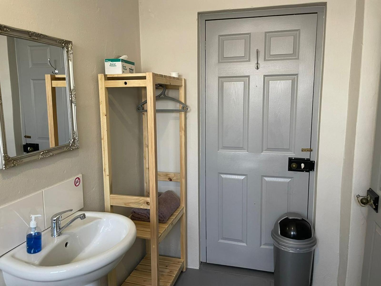 Small Twin Room photo 2