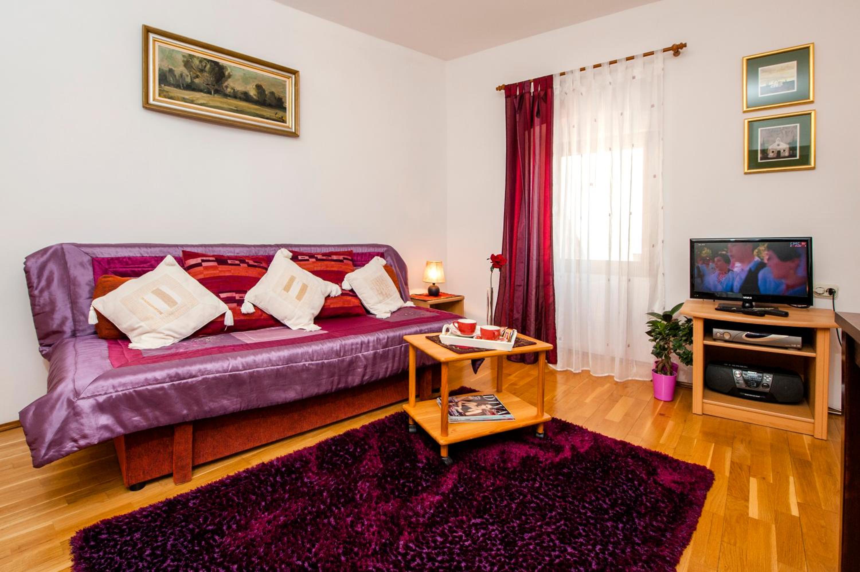 One-Bedroom Apartment - Photo 10