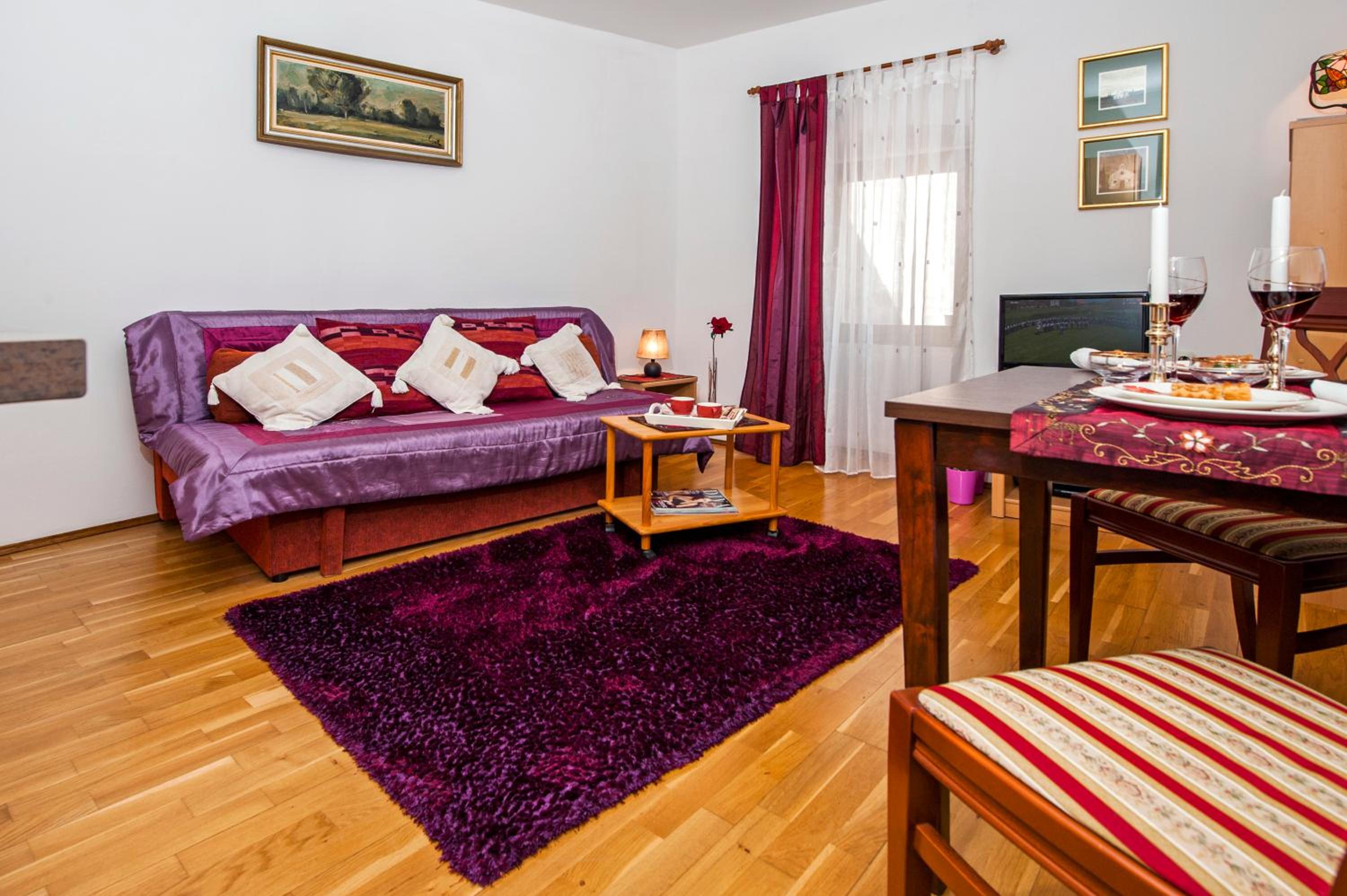 One-Bedroom Apartment - Photo 11