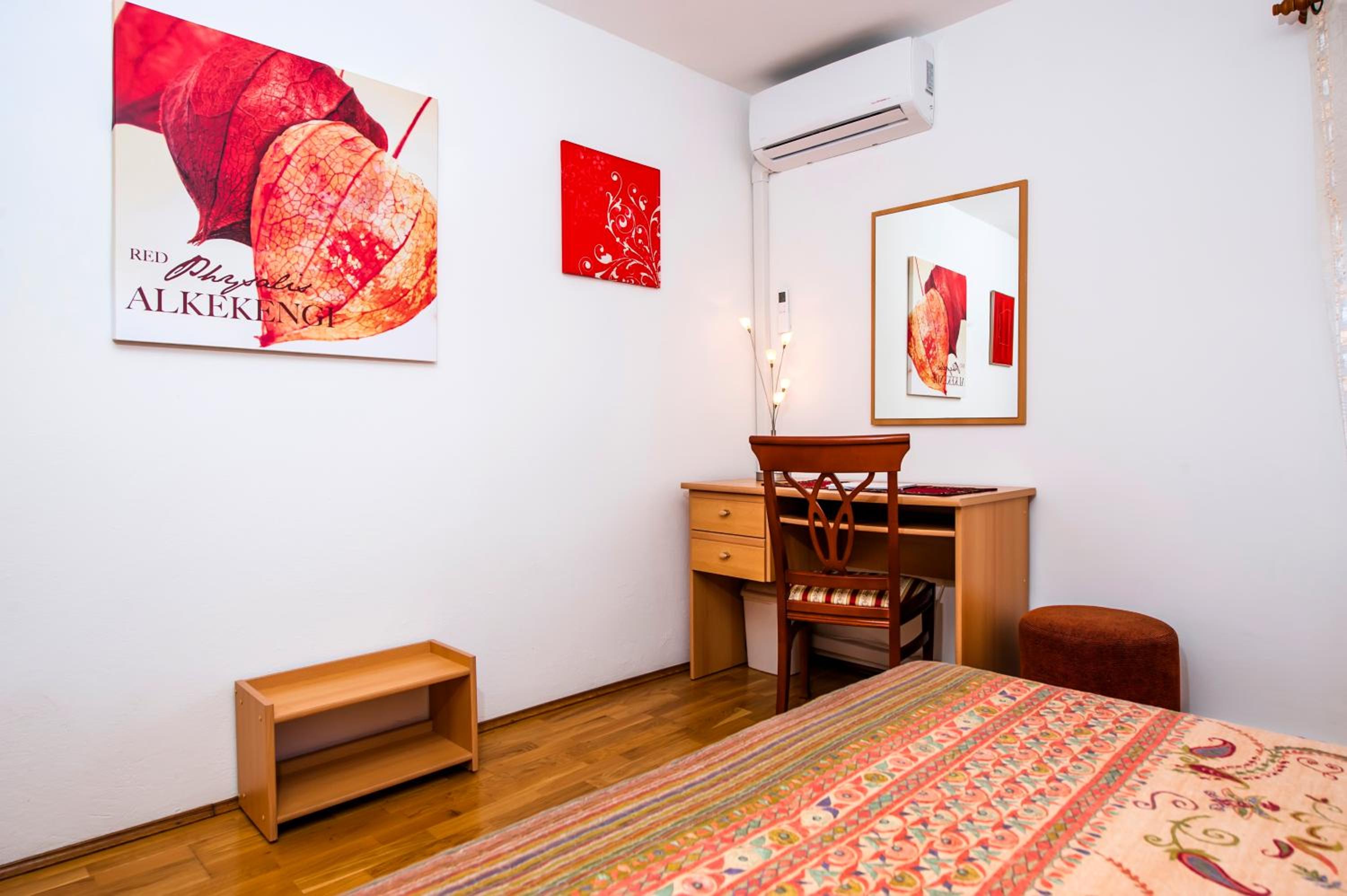 One-Bedroom Apartment - Photo 25