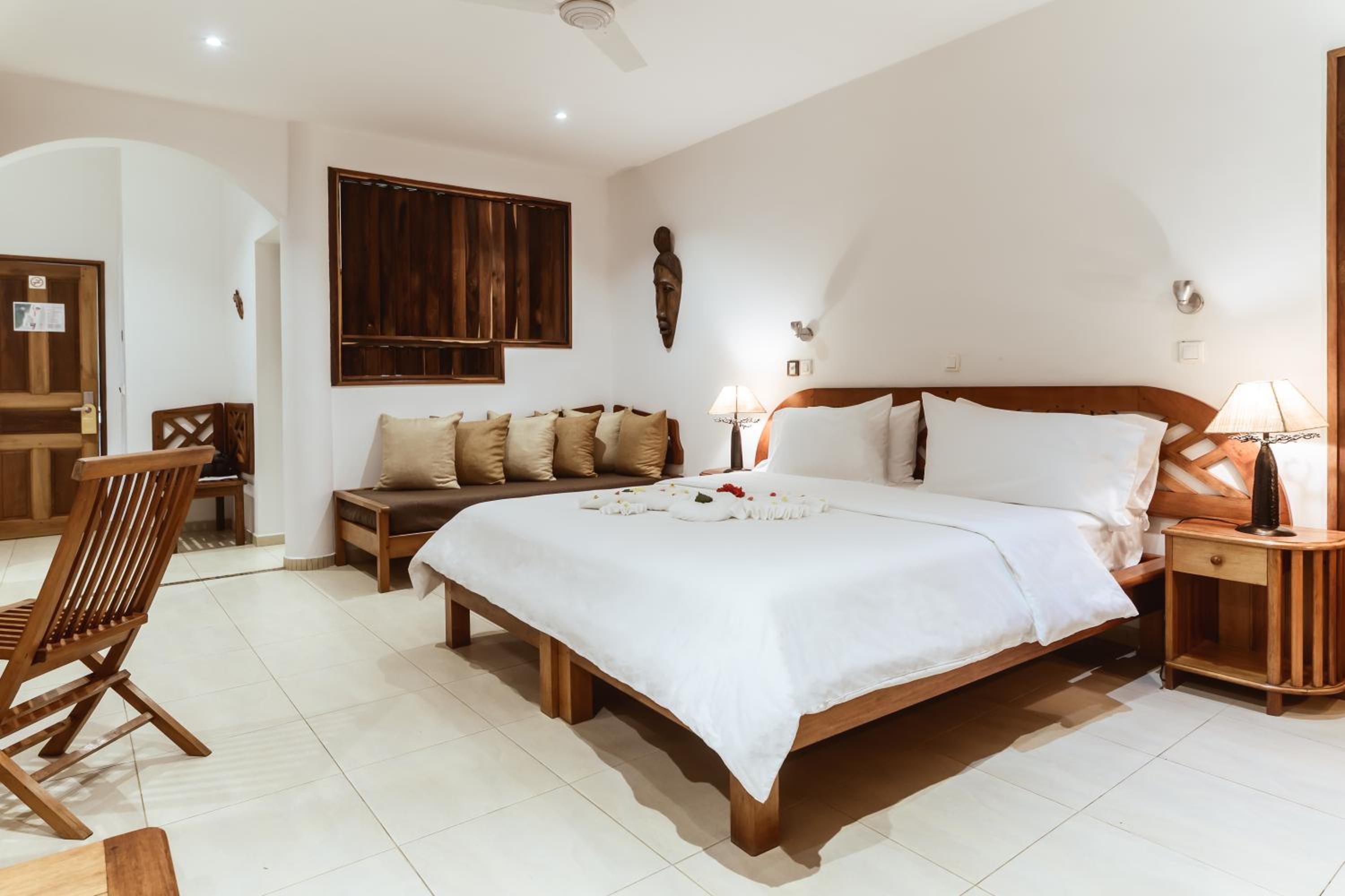 Double Room with Garden View - Photo 3