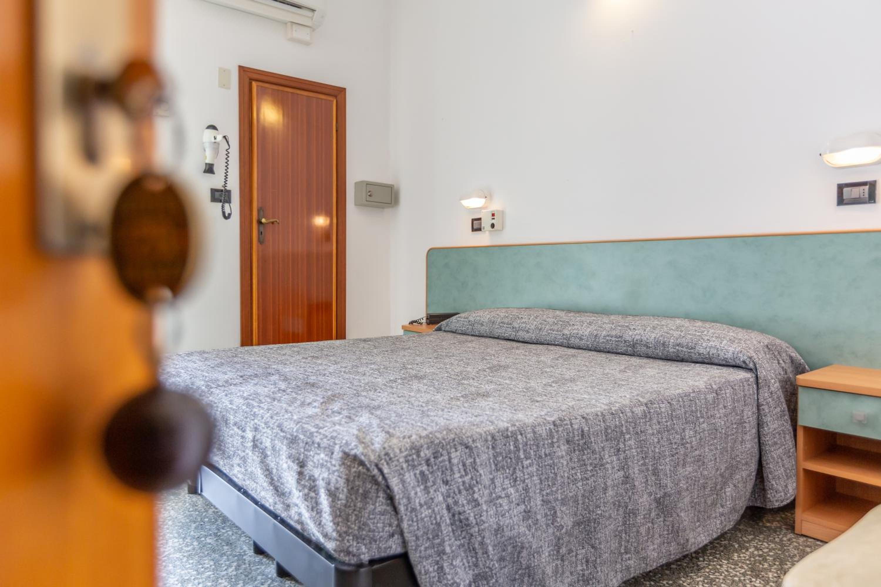 Classic Double or Twin Room with Front Sea View