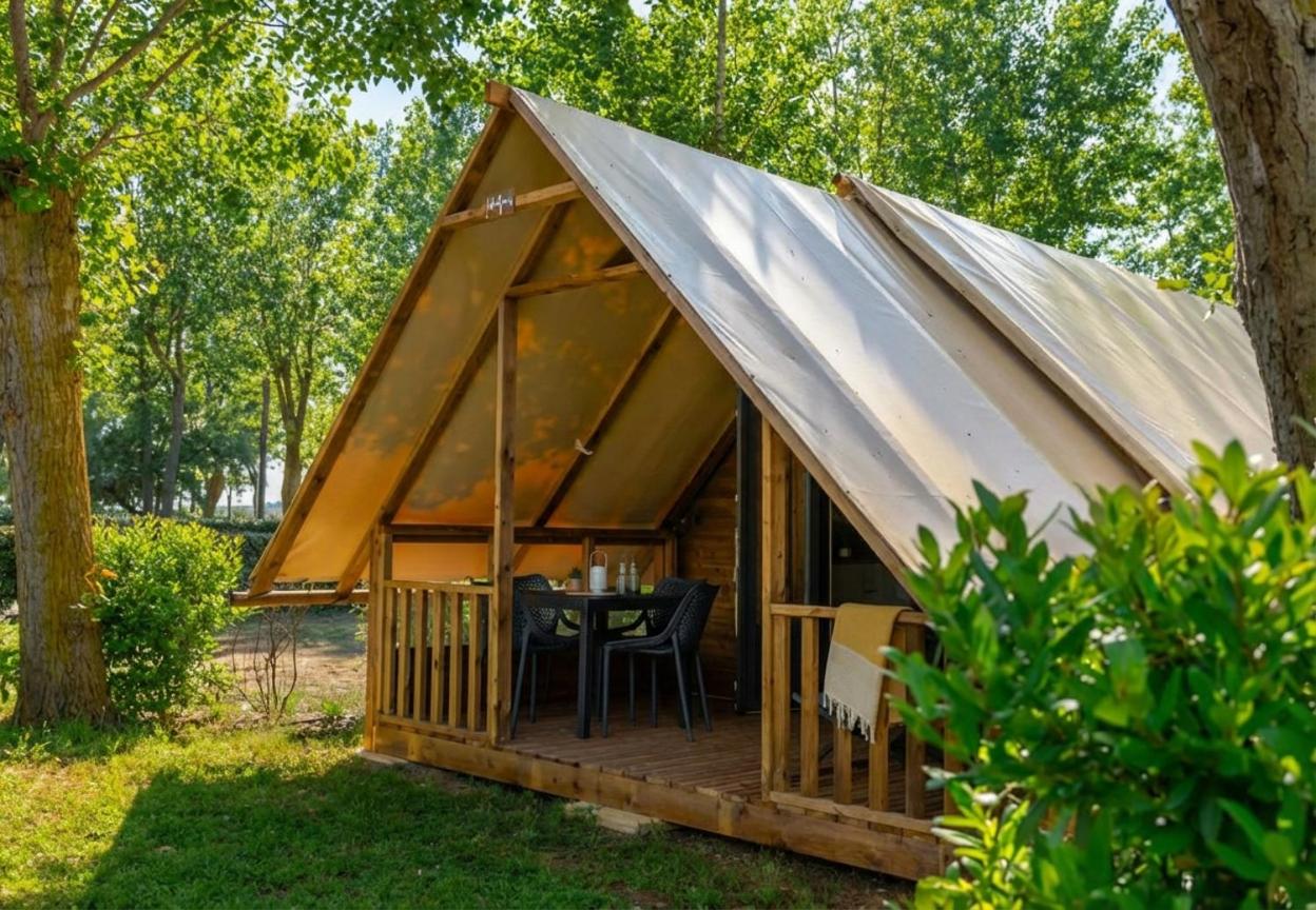 Standard Tent with Shared Bathroom (5 People)