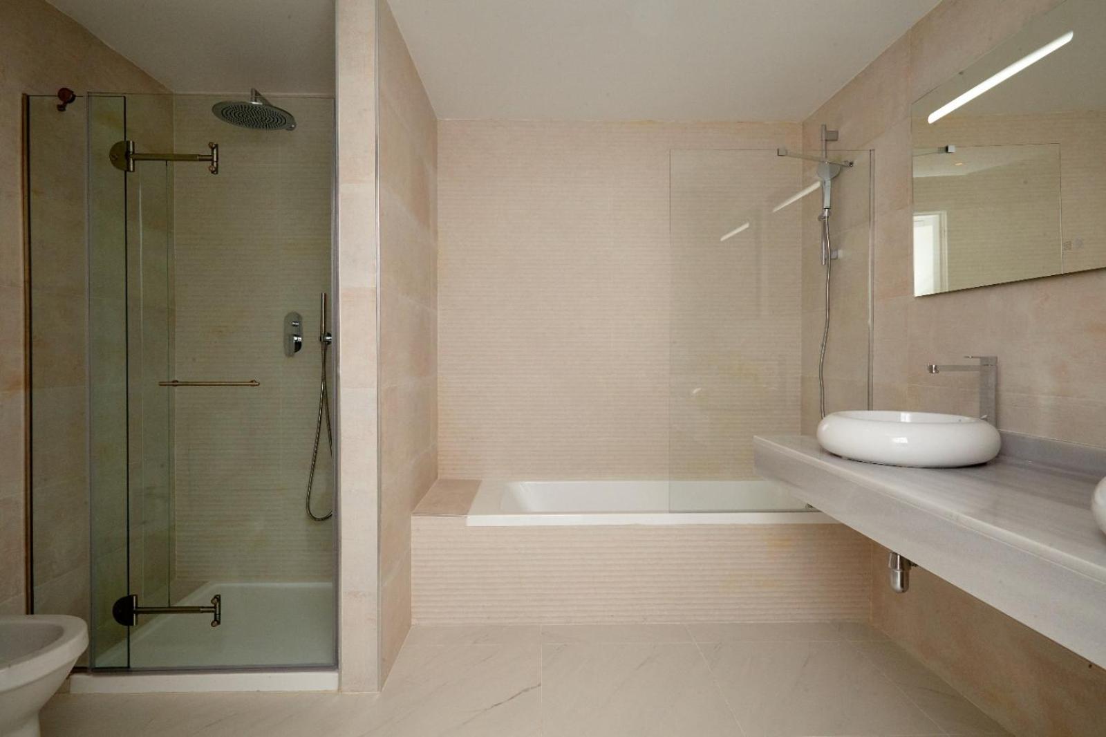 Three-Bedroom Apartment with Sea View photo 3