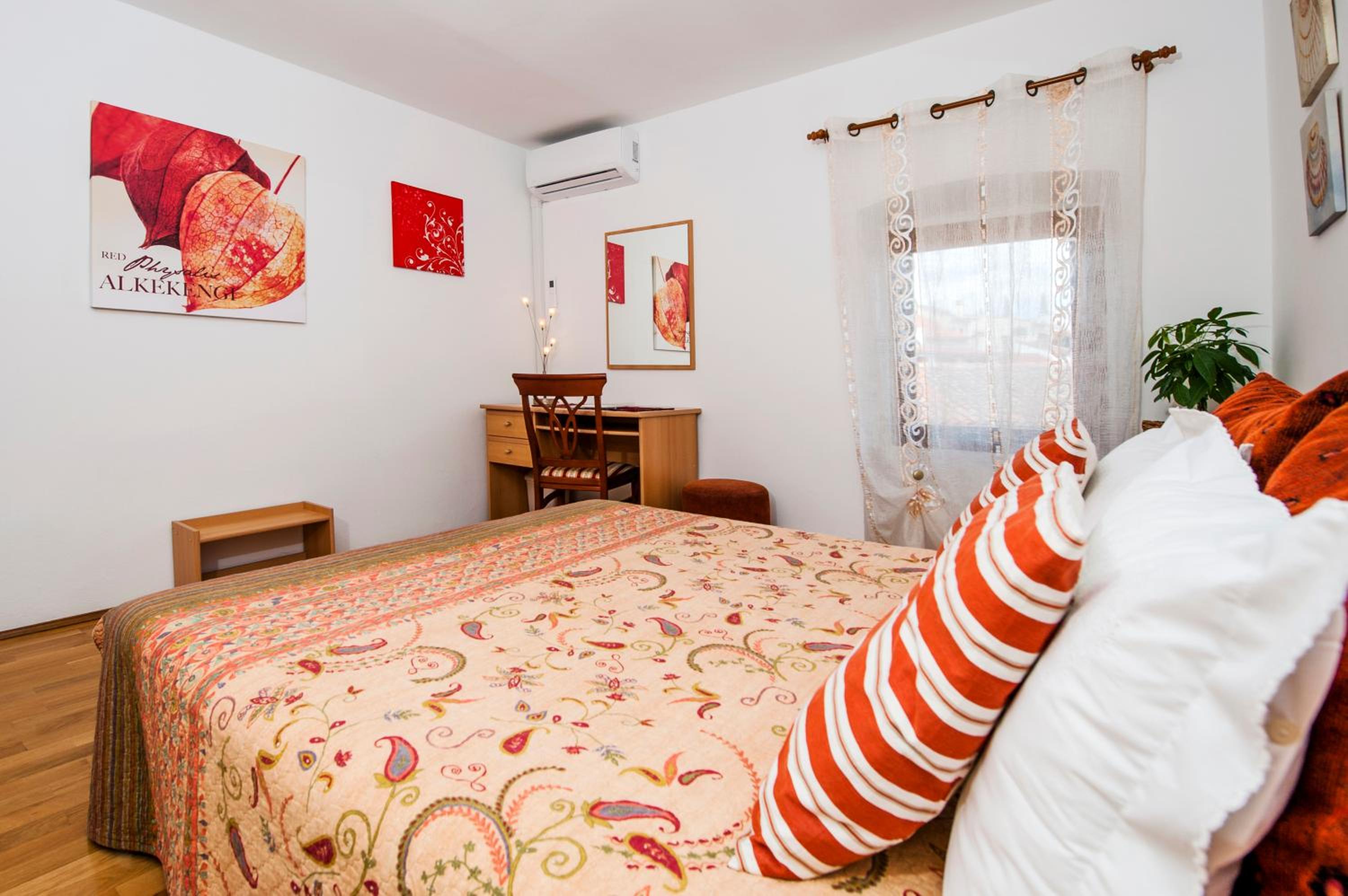 One-Bedroom Apartment - Photo 15