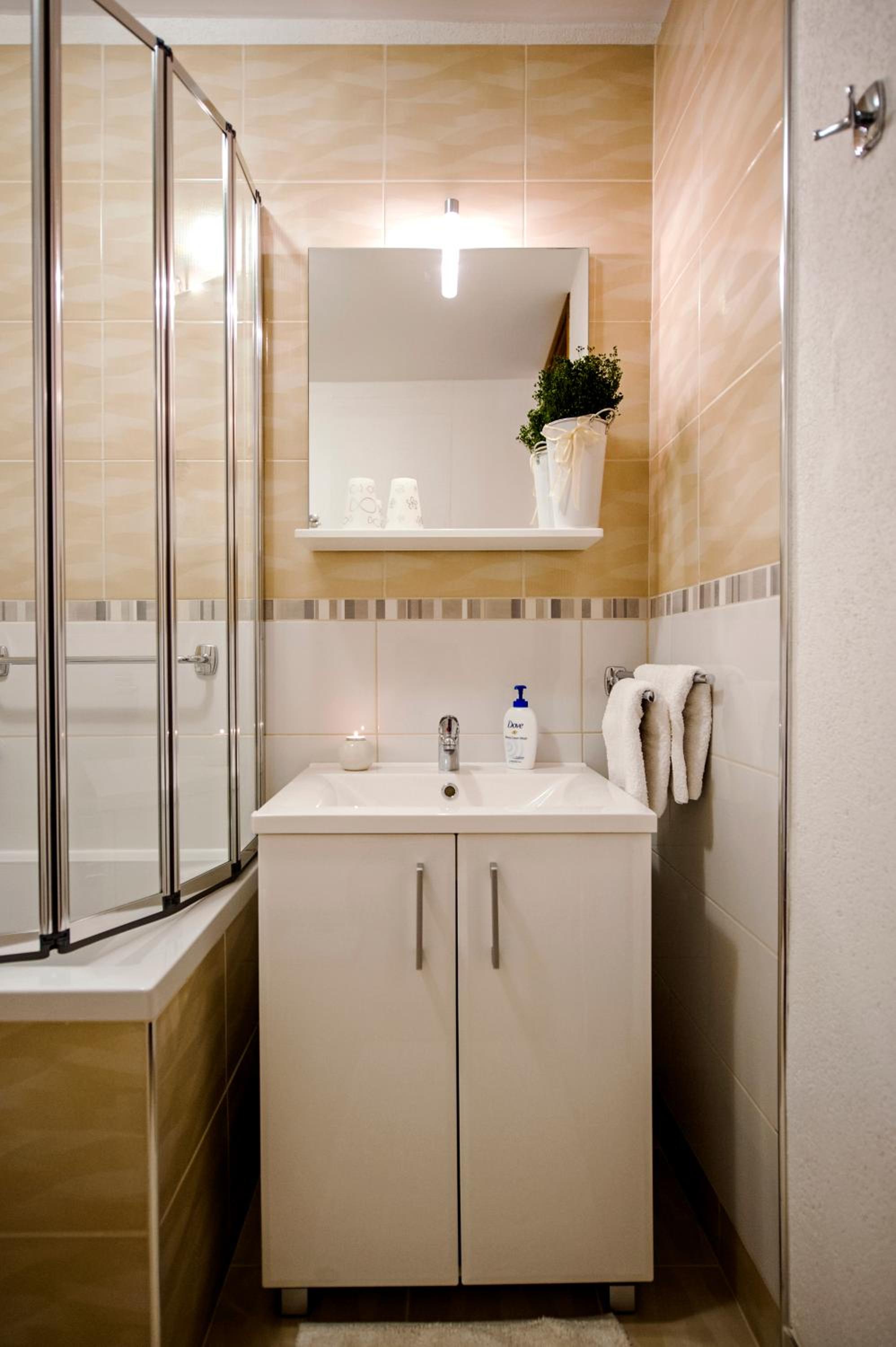One-Bedroom Apartment - Photo 32