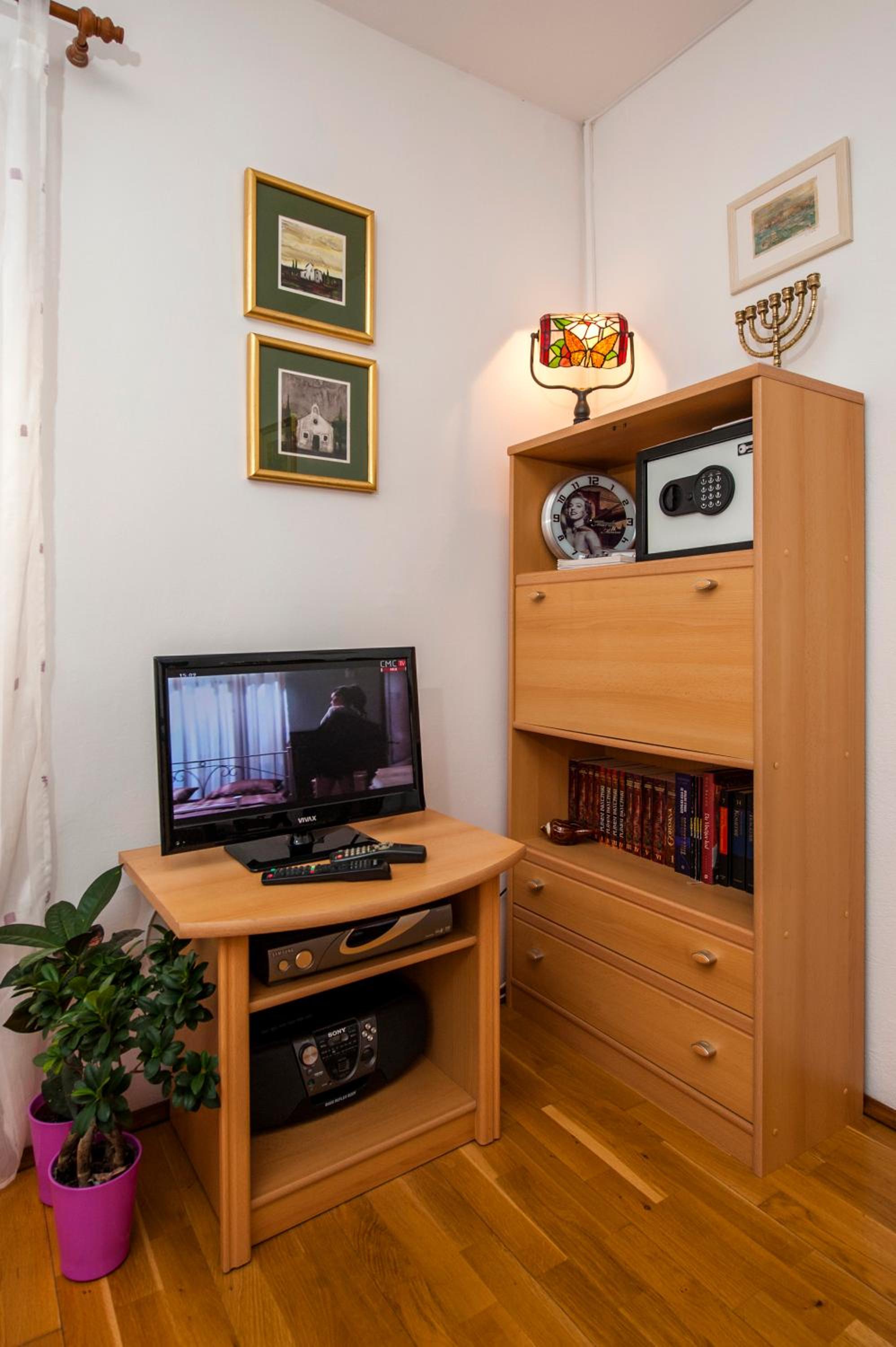 One-Bedroom Apartment - Photo 37