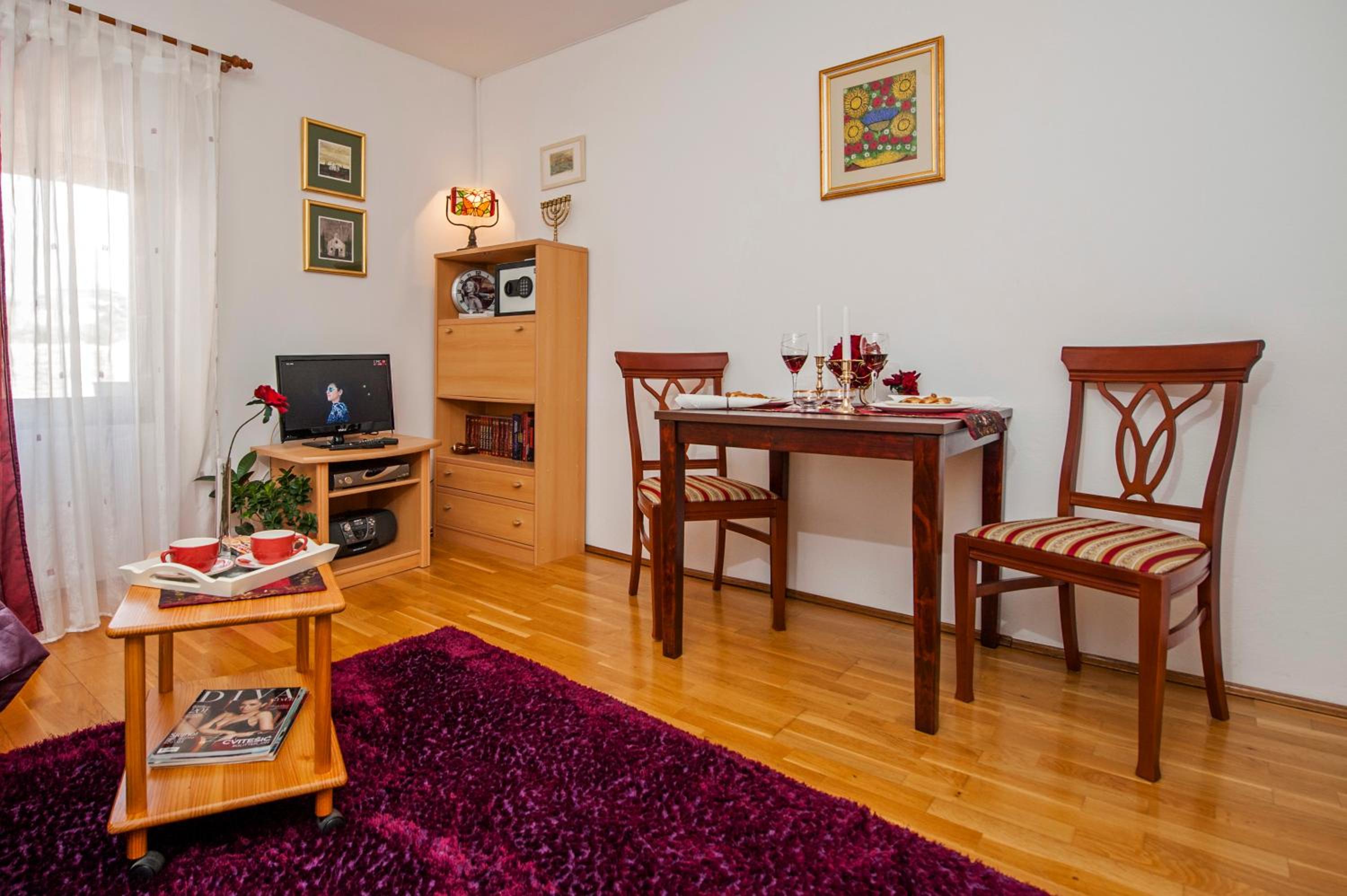 One-Bedroom Apartment - Photo 21