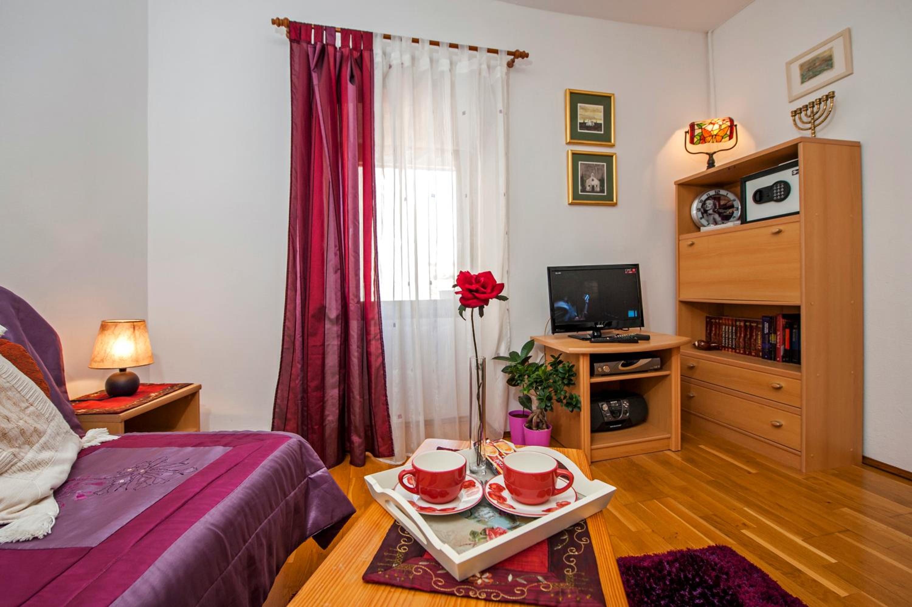 One-Bedroom Apartment - Photo 18
