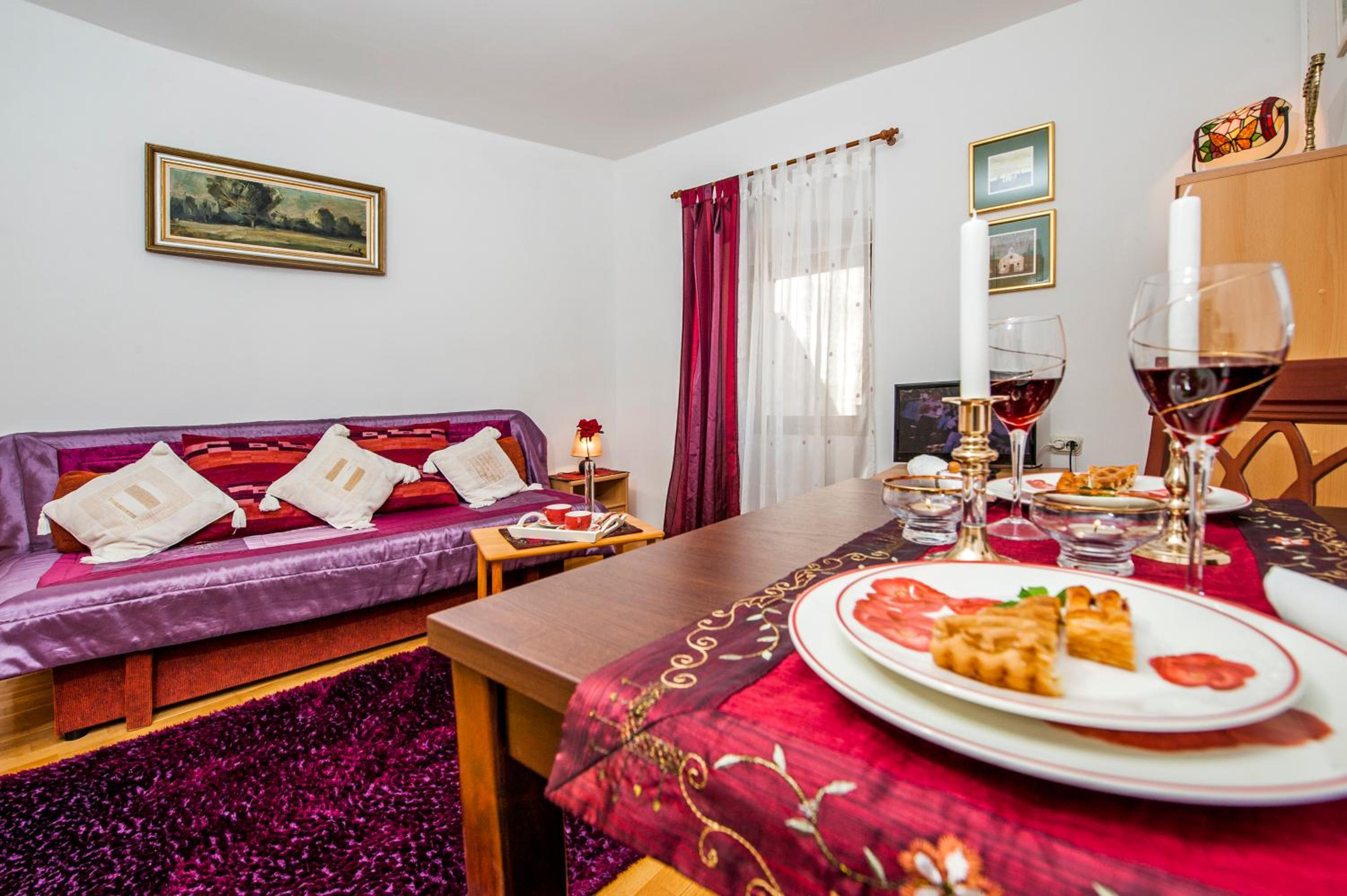One-Bedroom Apartment - Photo 35