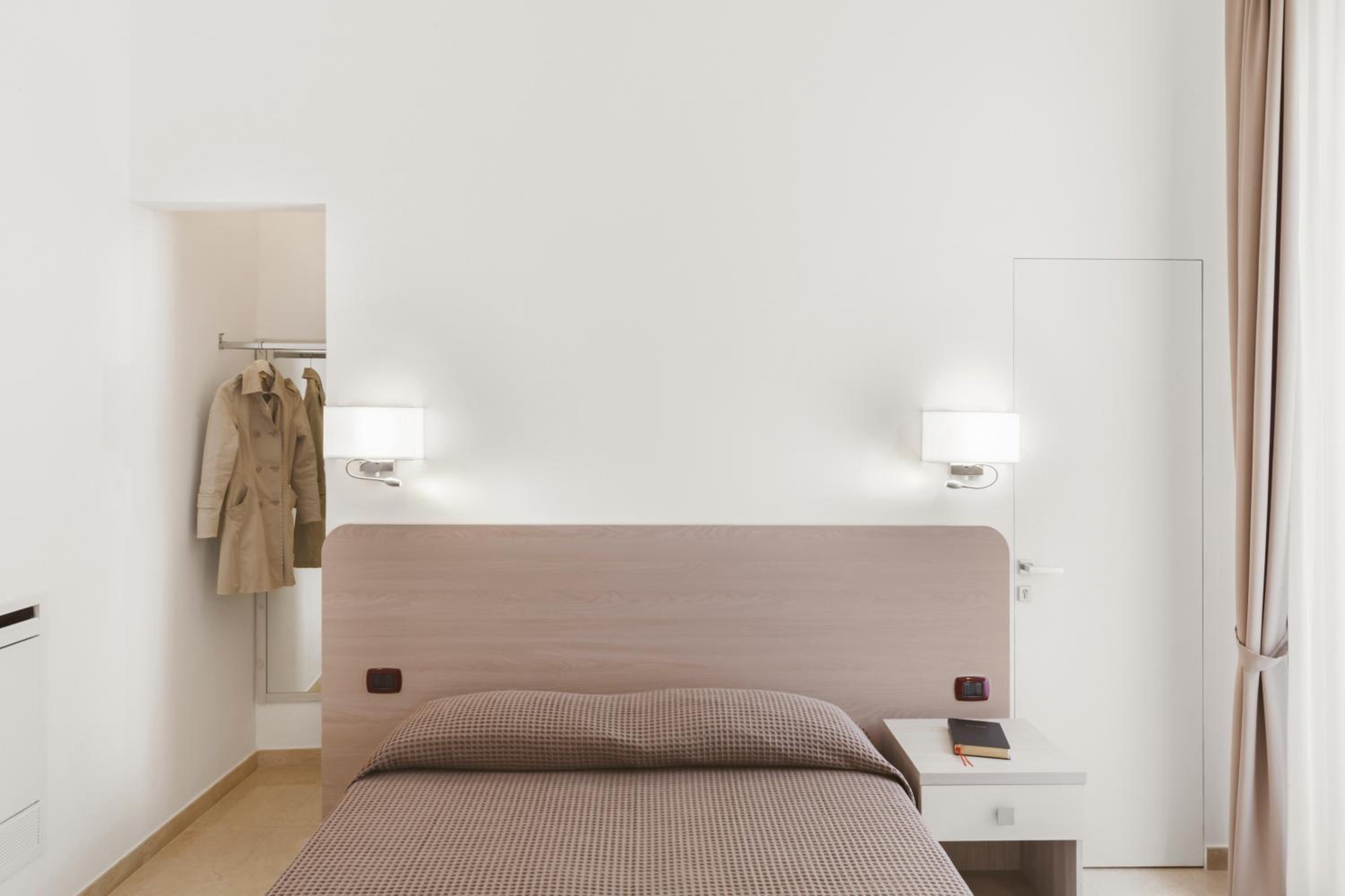Deluxe Double or Twin Room with Balcony photo 3