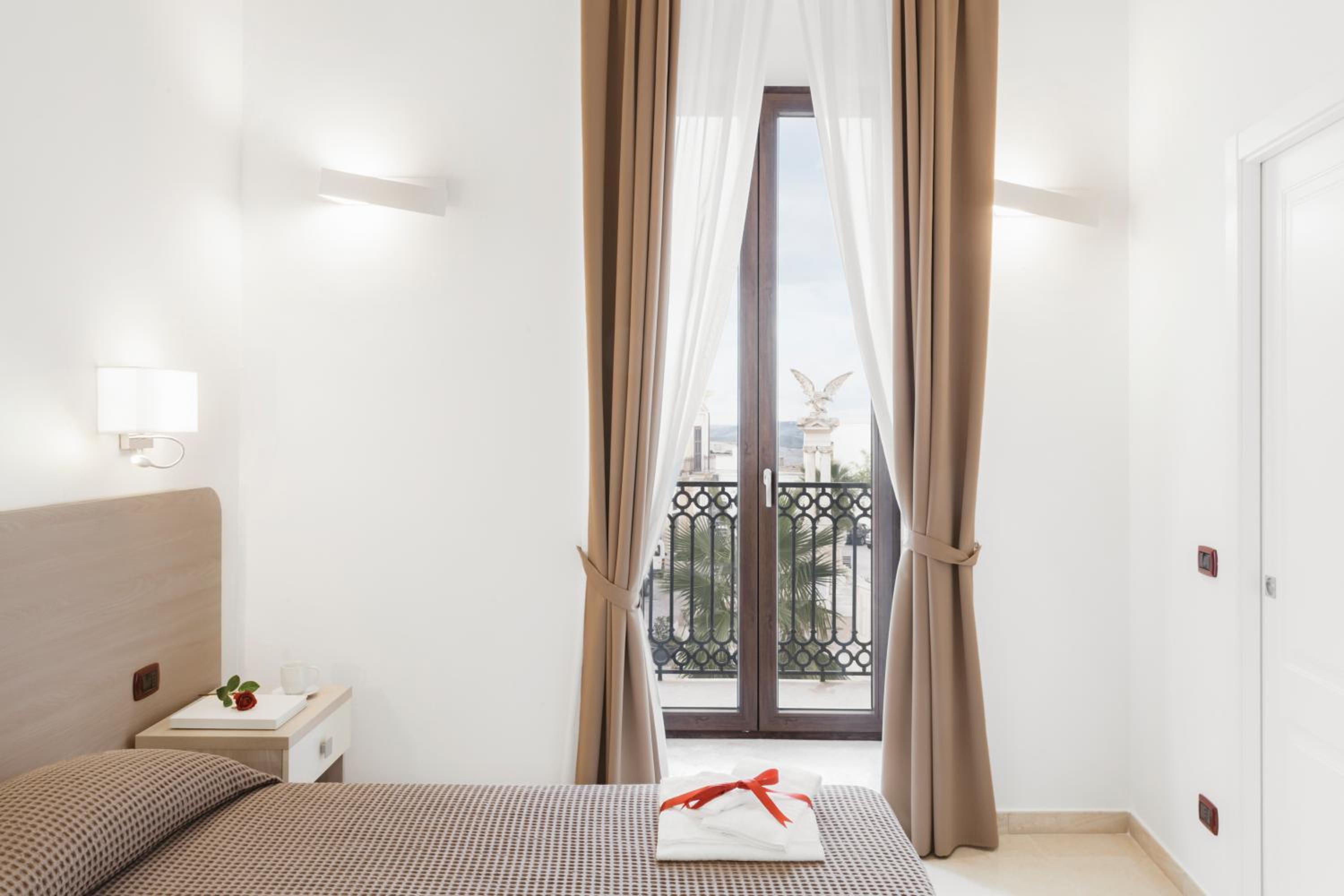 Deluxe Double or Twin Room with Balcony photo 2