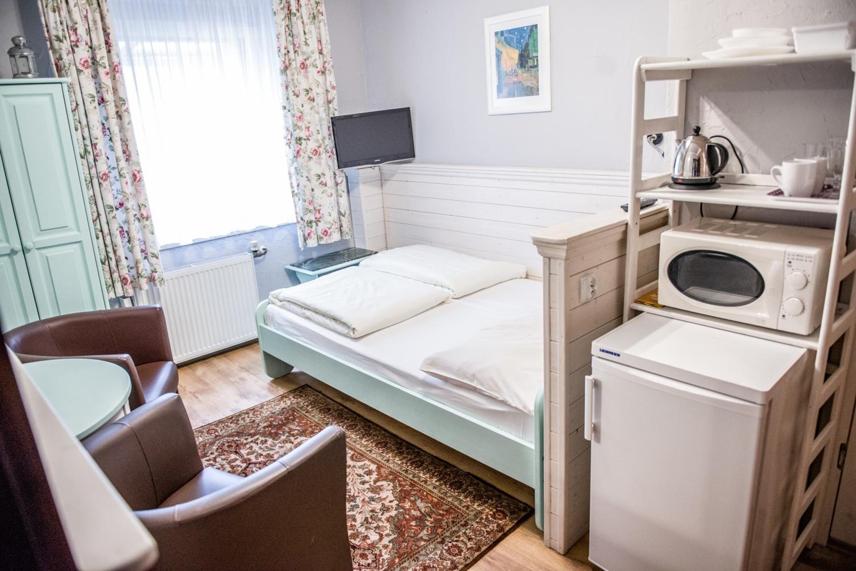Double Room with Private Bathroom - Photo 6
