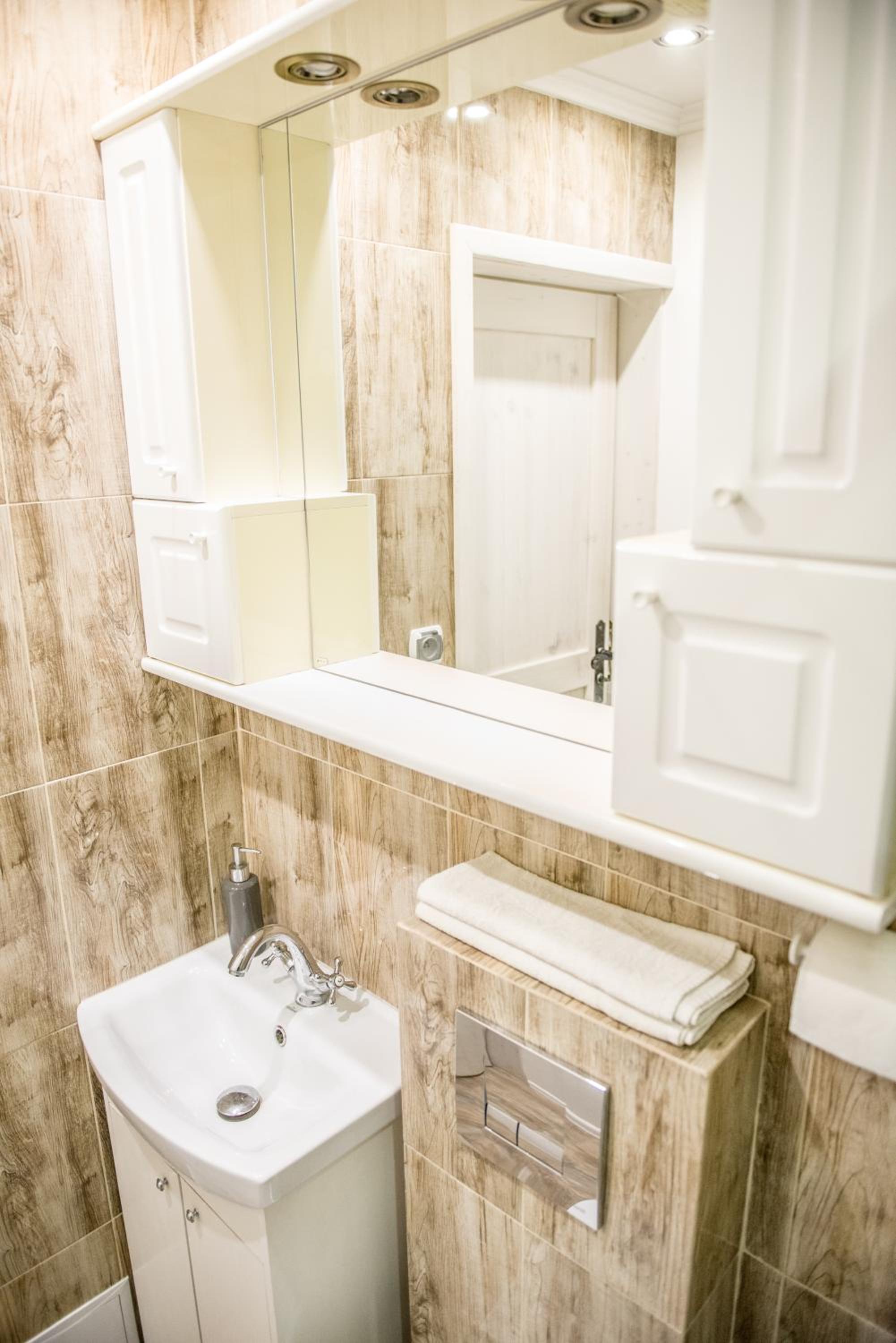 Double Room with Private Bathroom - Photo 8