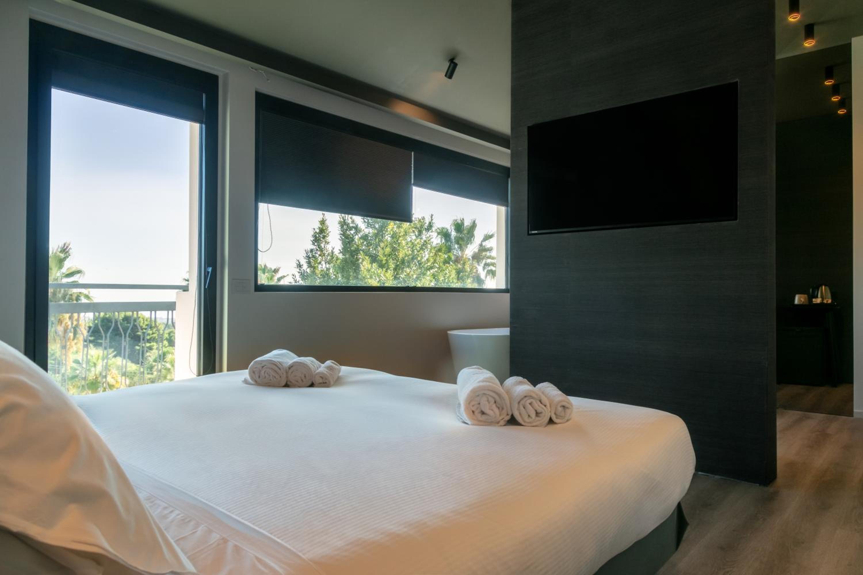 Deluxe Double Room with Bath