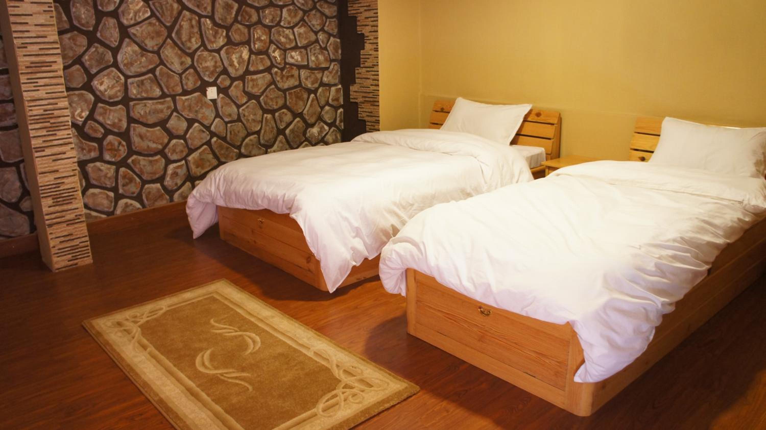 Deluxe Family Room photo 3