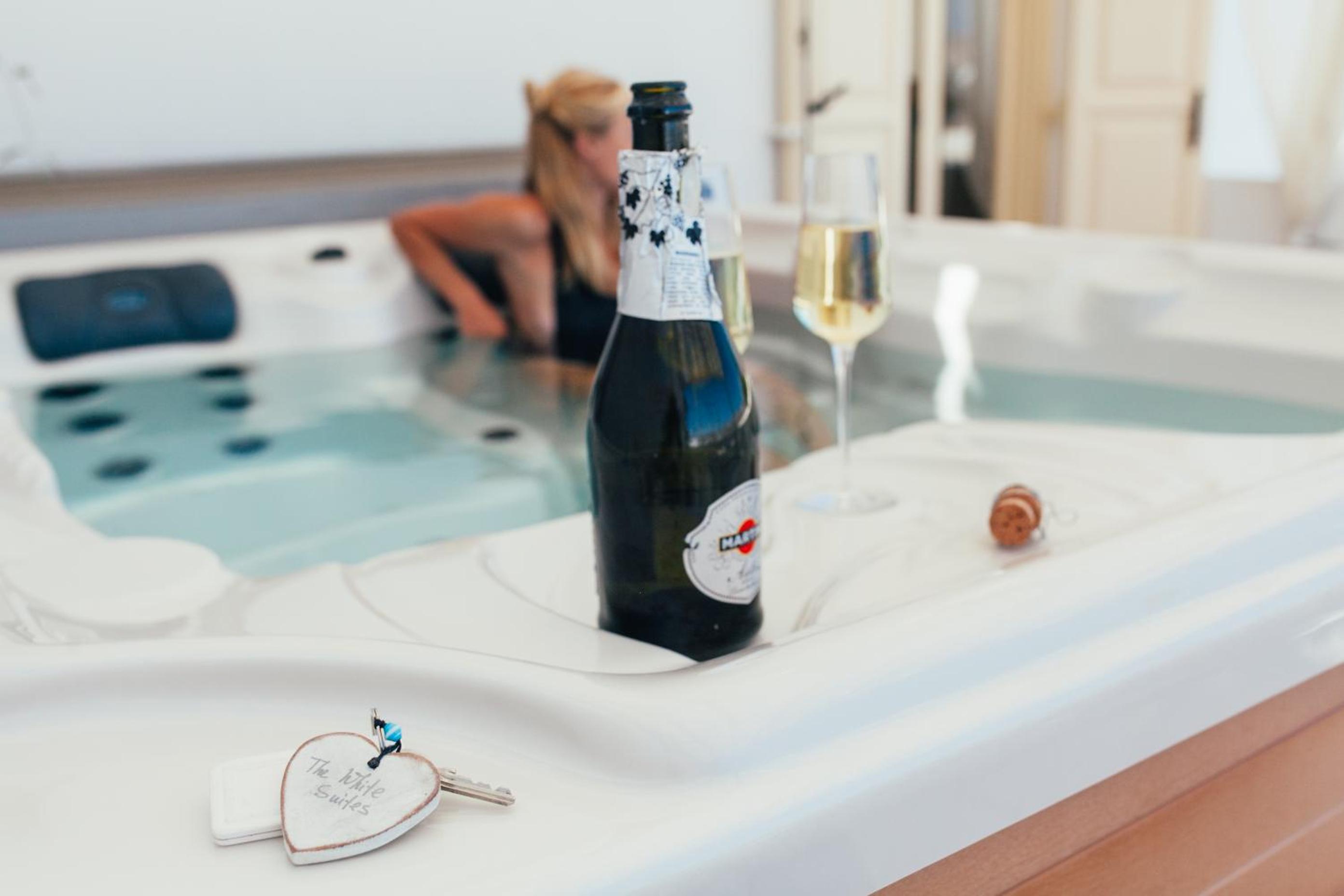 Suite with Spa Bath photo 3