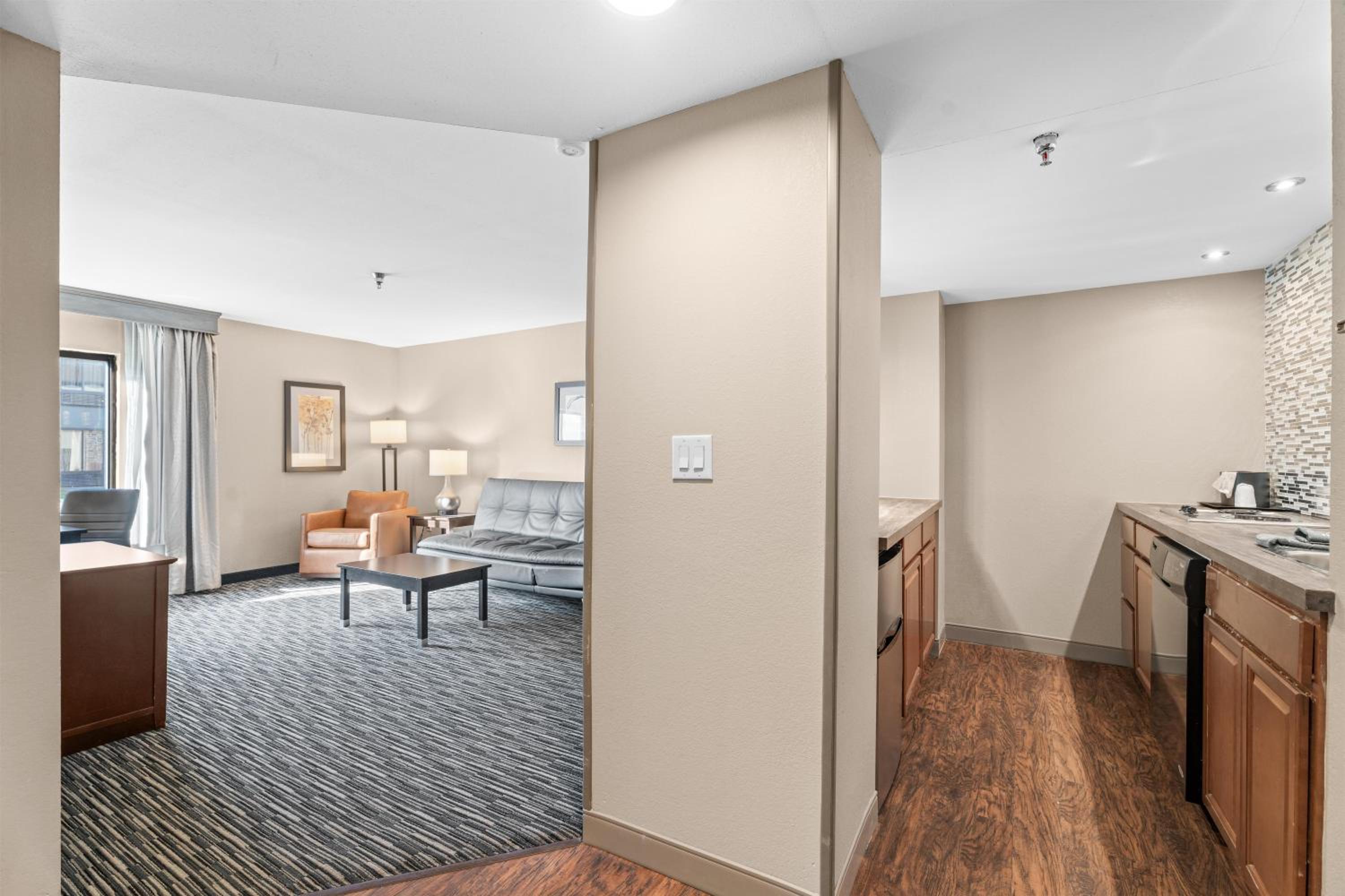 One-Bedroom Queen Suite with Two Queen Beds and Kitchenette - Non-Smoking