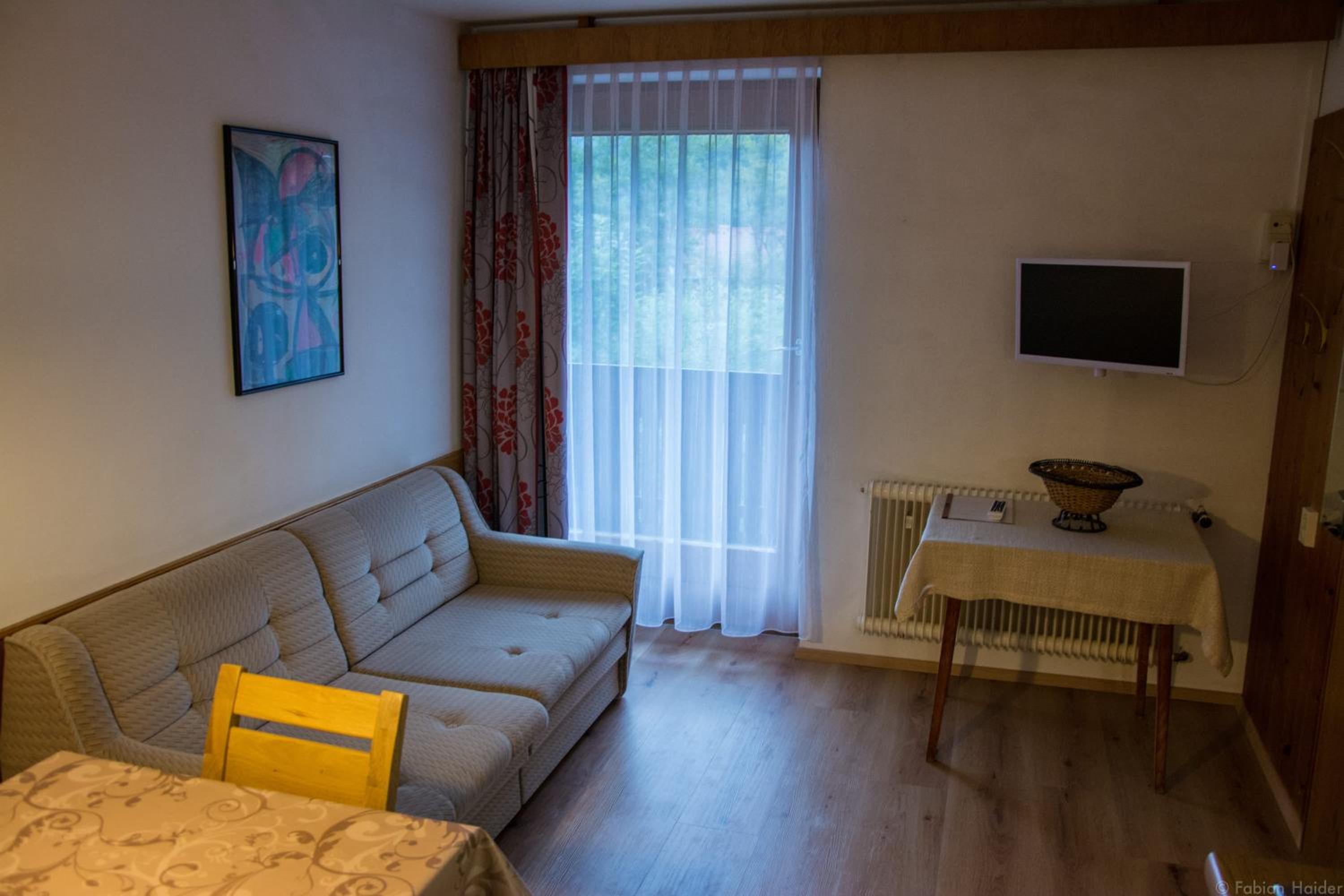 One-Bedroom Apartment photo 1
