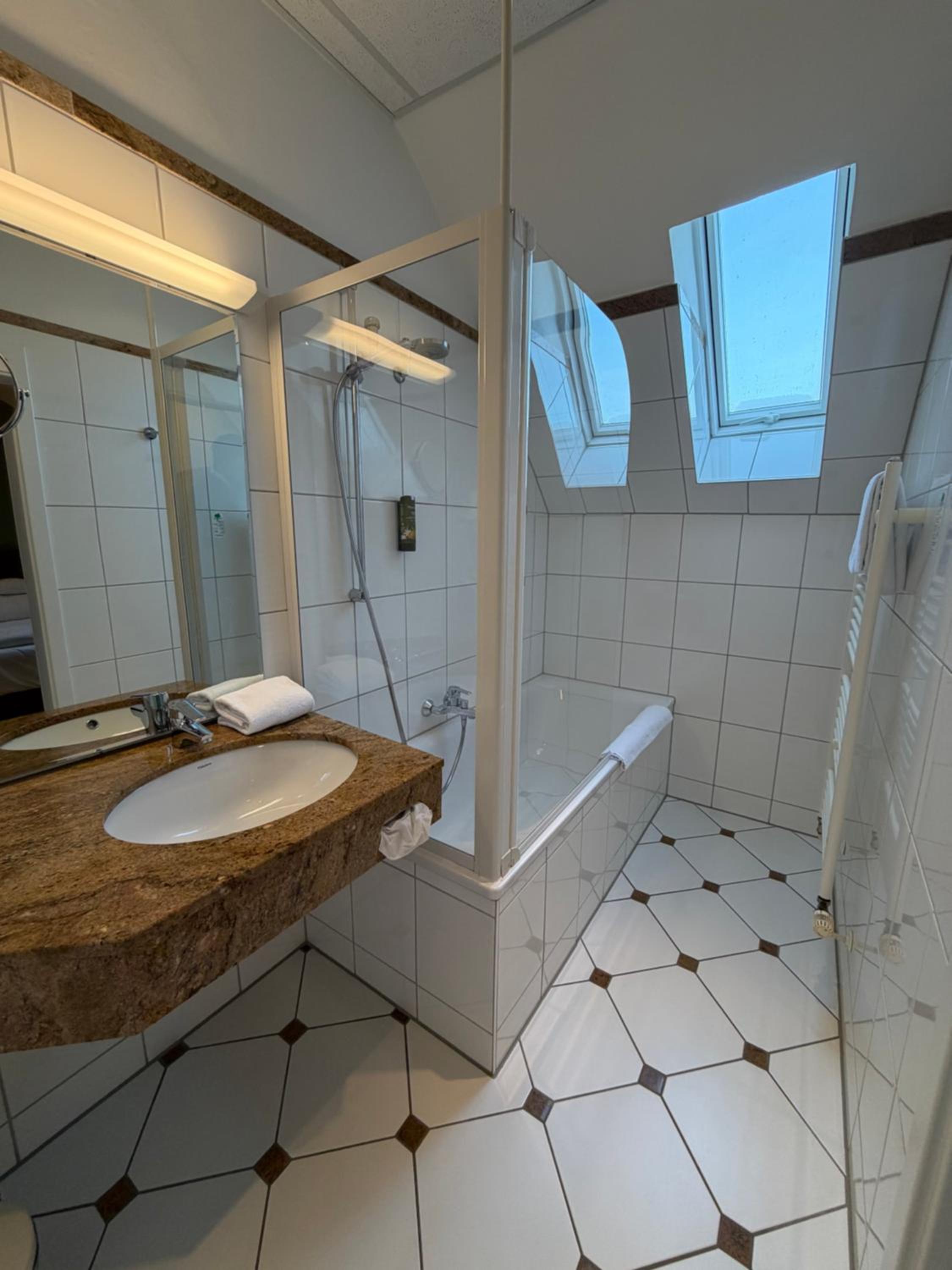 Standard Double Room - Photo 7