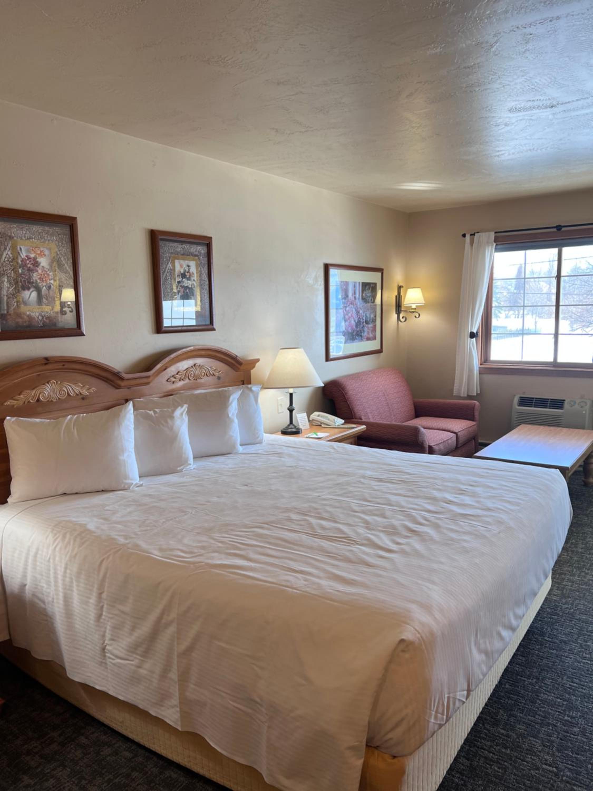 Deluxe King Suite photo 2