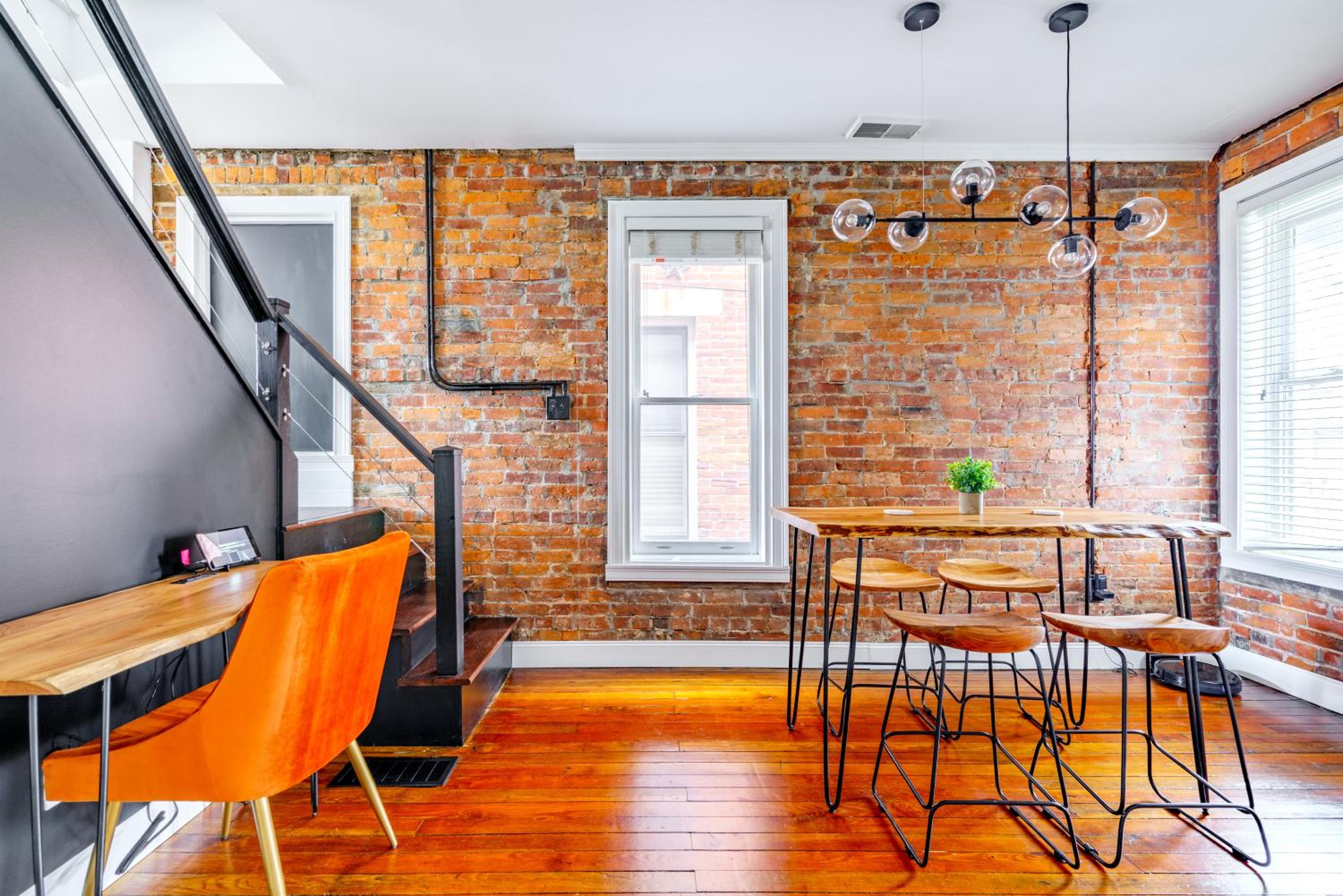 Two-Bedroom House - Photo 4