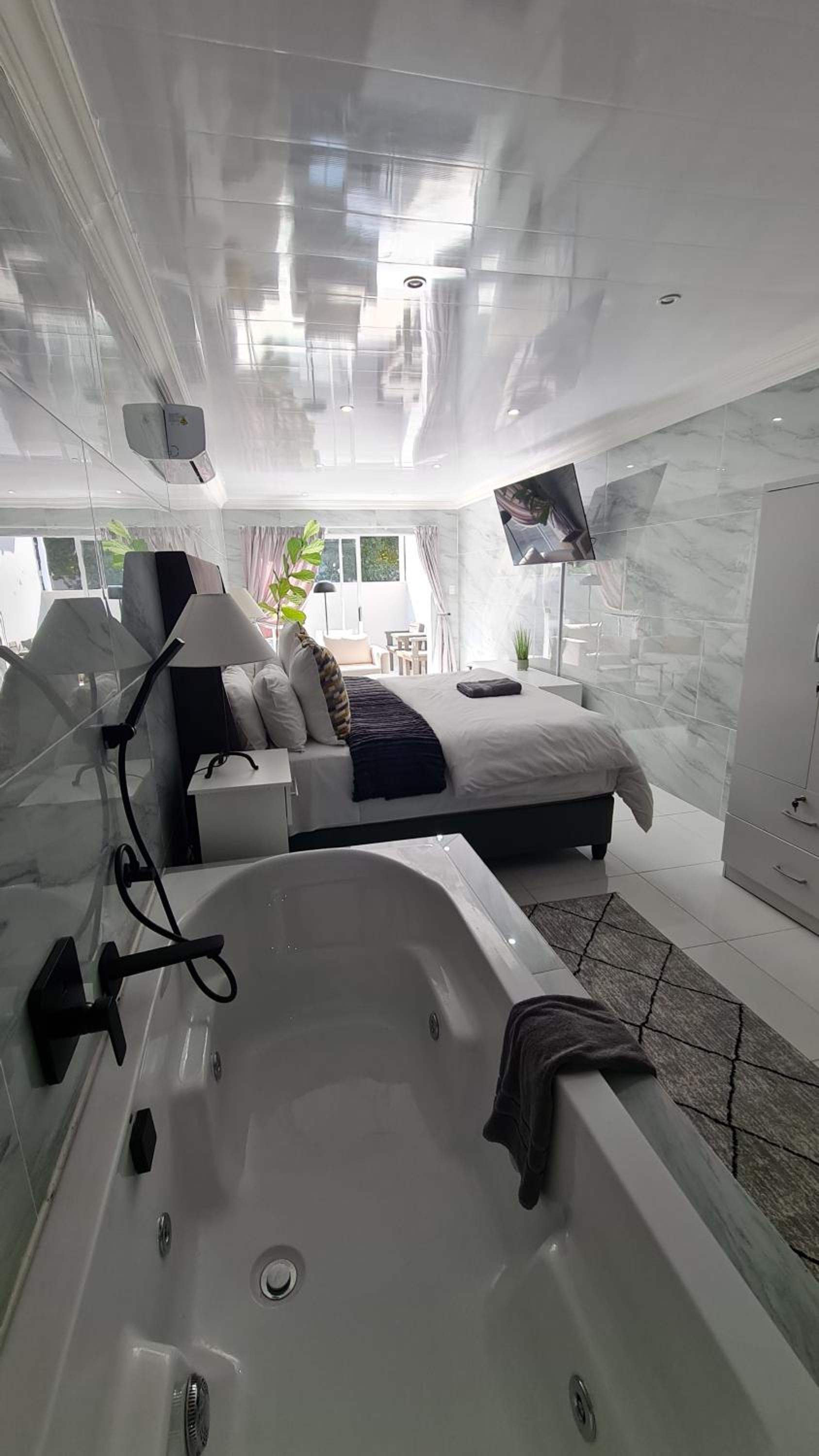 Honeymoon King Room
