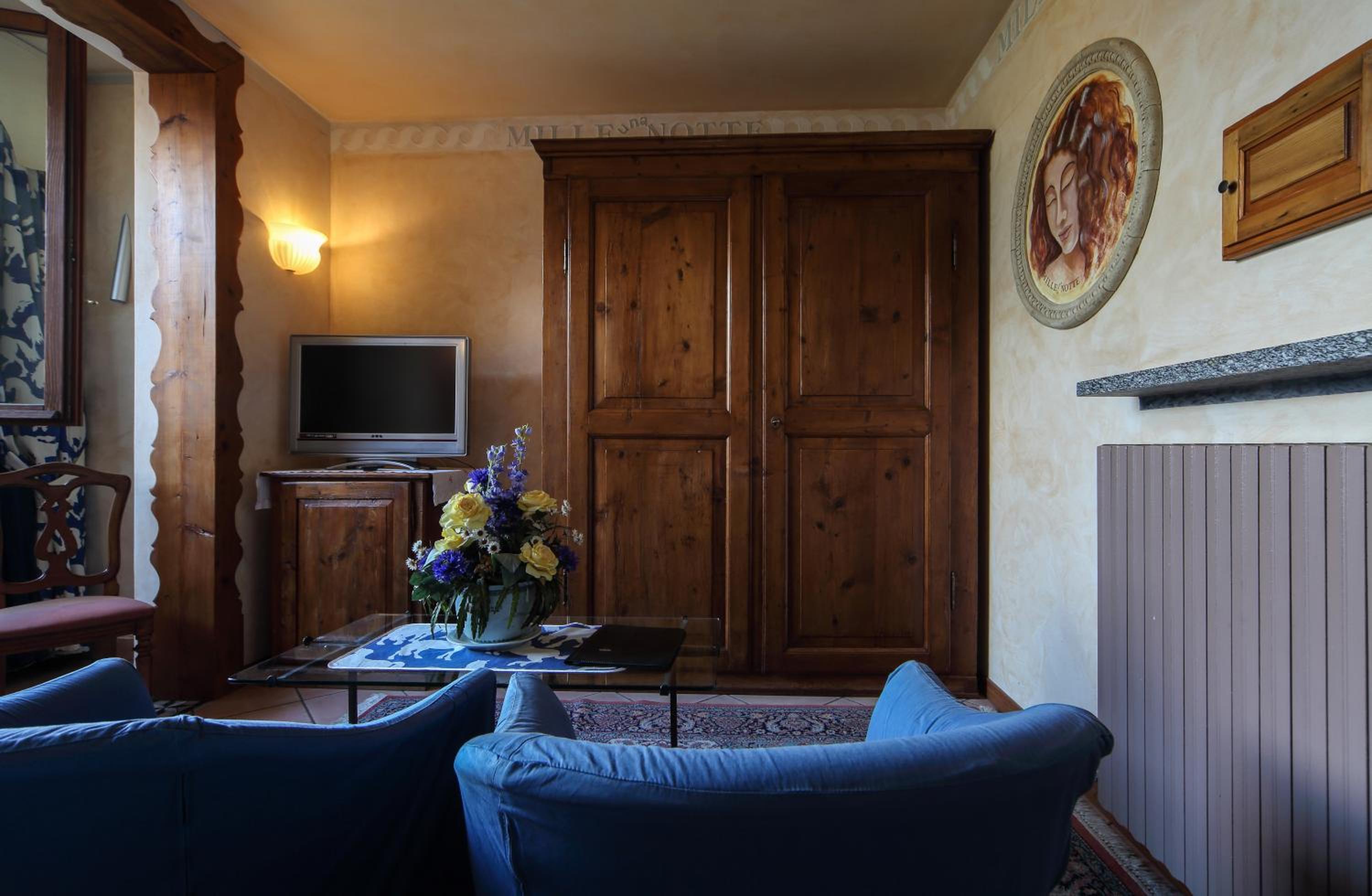 Double Room with Lake View - Photo 3