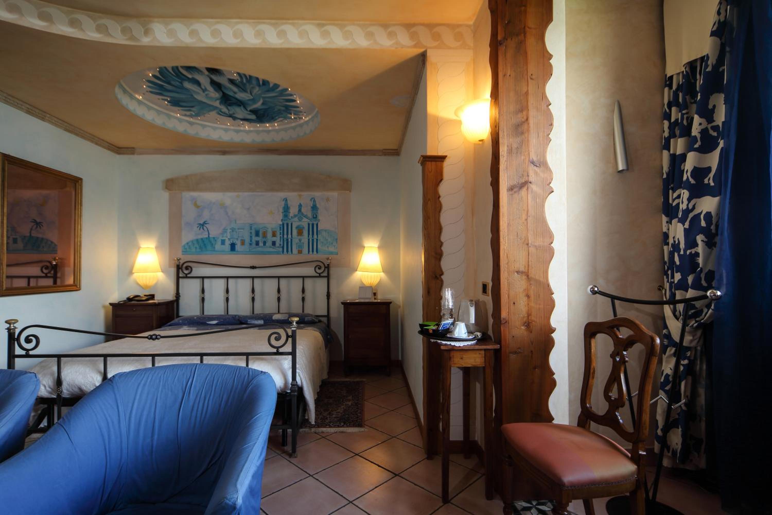 Double Room with Lake View - Photo 4