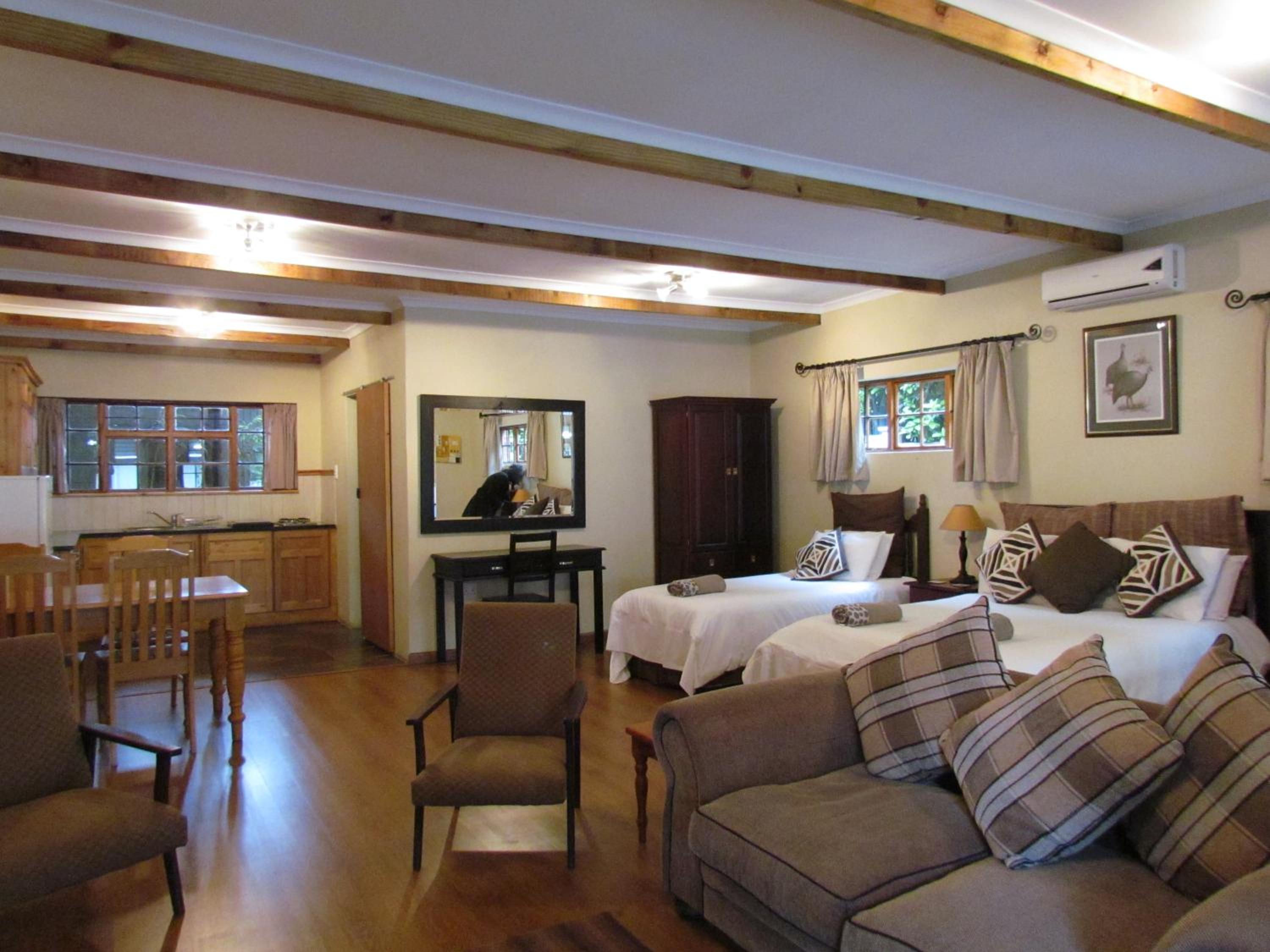 Superior Family Room photo 1