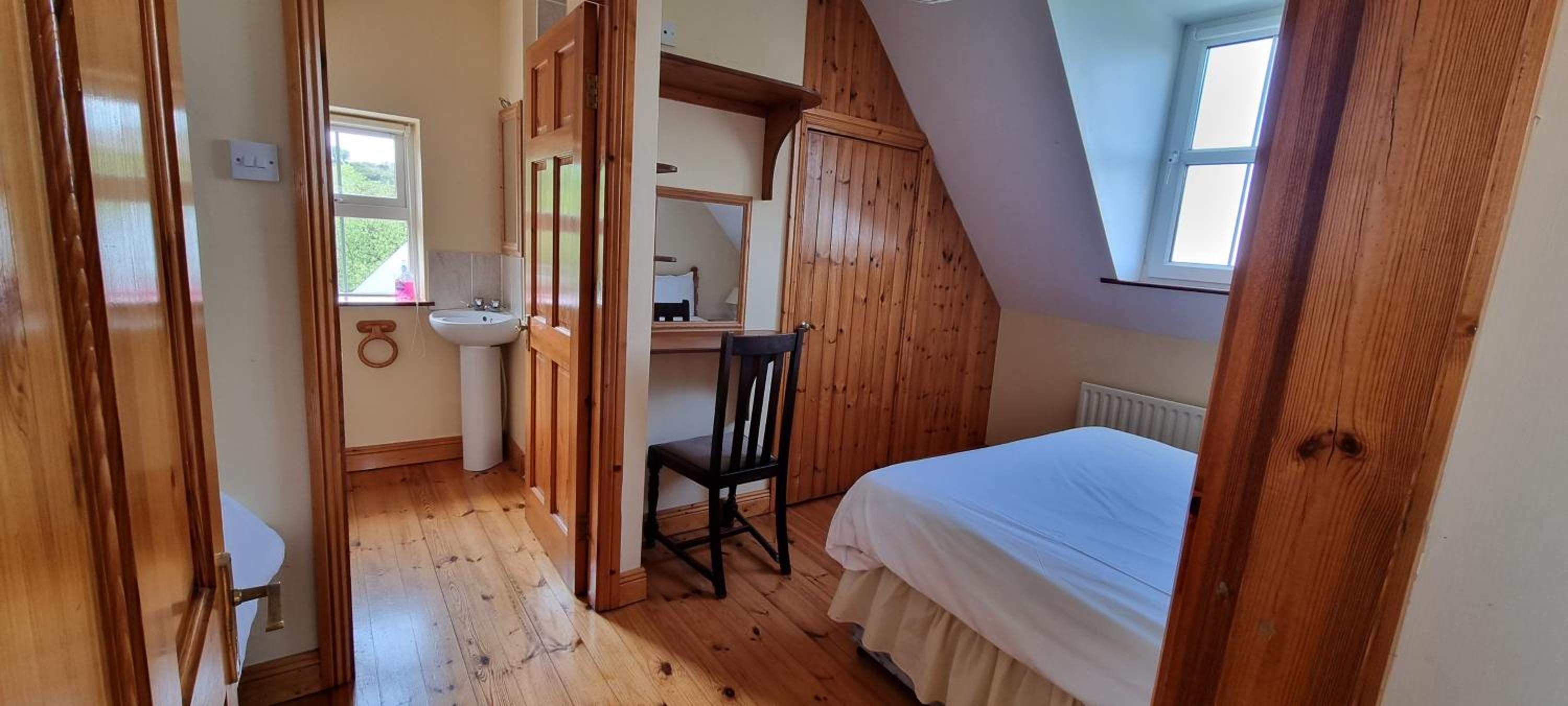 Double or Twin Room with Sea View photo 3
