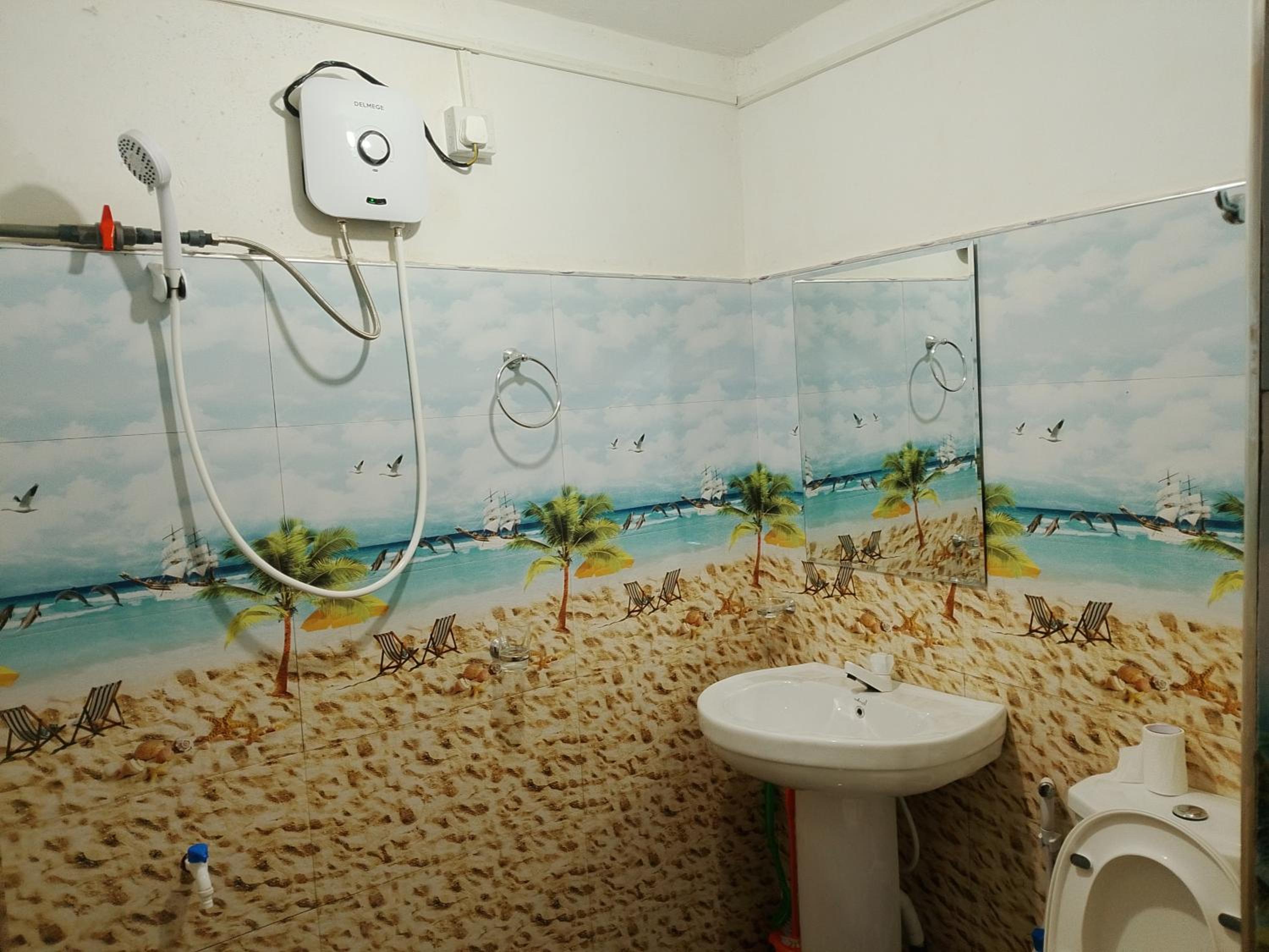 Family Room with Private Bathroom photo 2