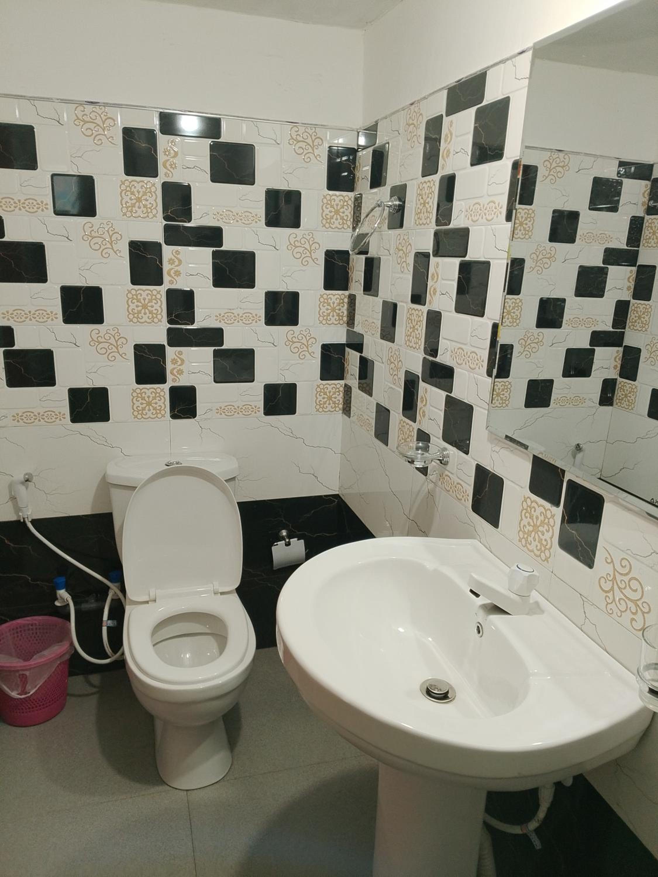 Family Room with Private Bathroom photo 2