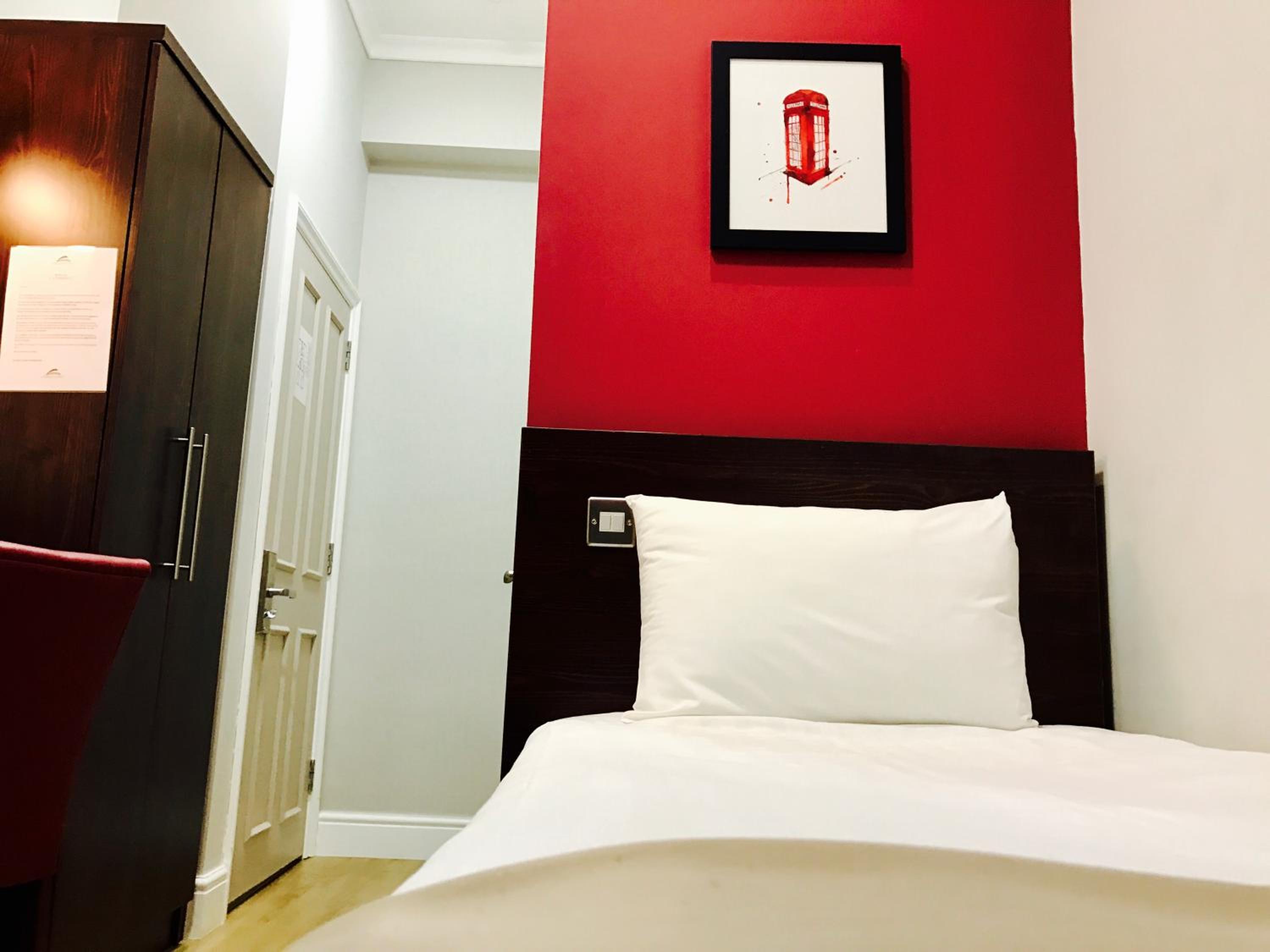 Single Room photo 2