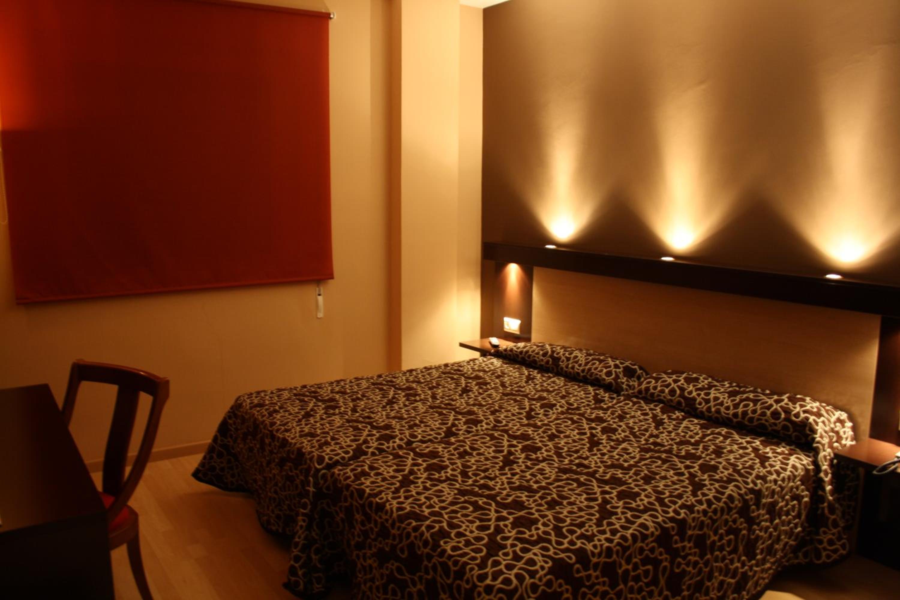 Double or Twin Room - Photo 9