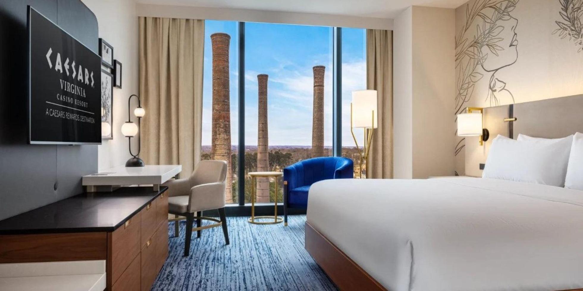 Luxury Room, 1 King, Mountain View