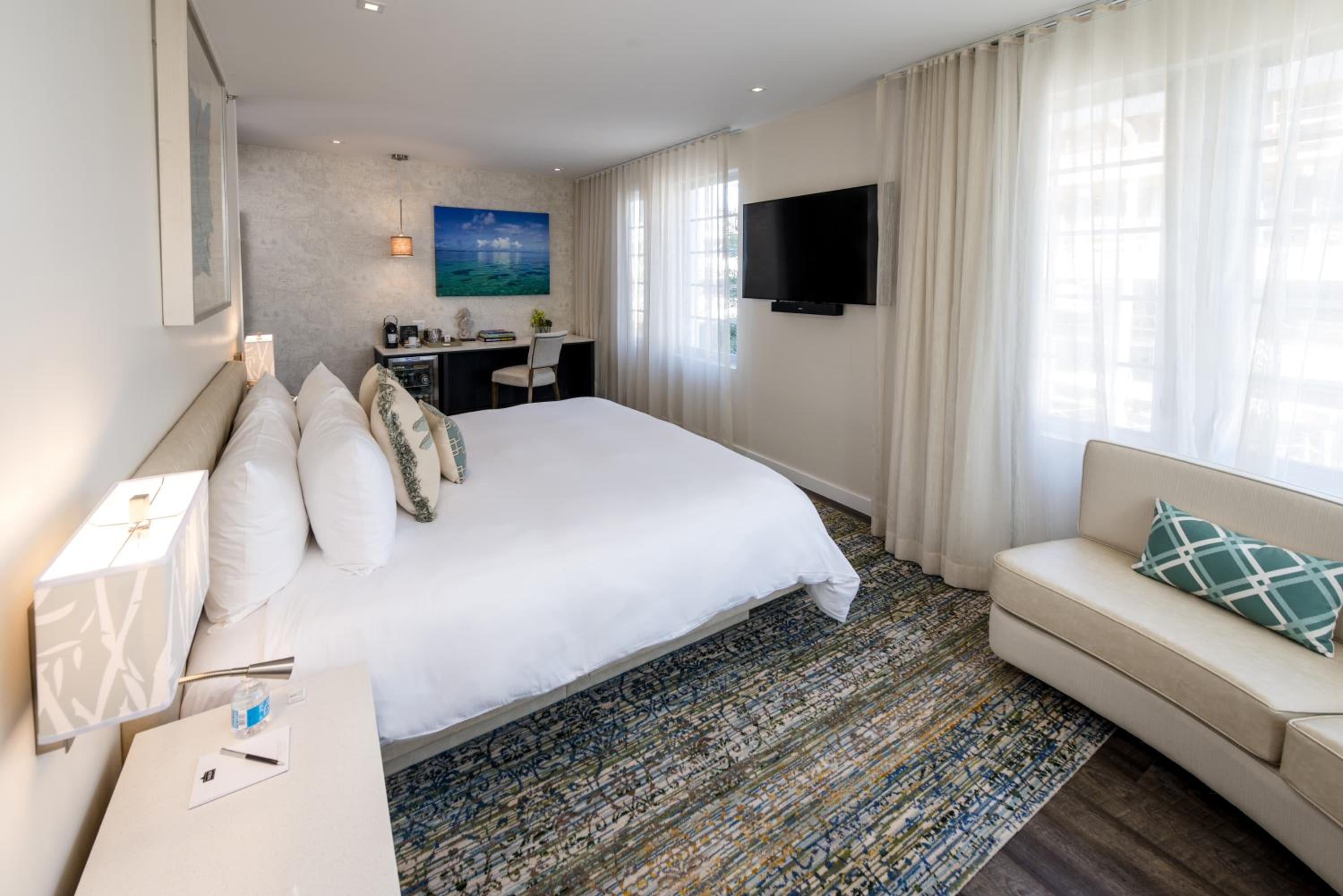 Premier Corner Suite - Photo 14