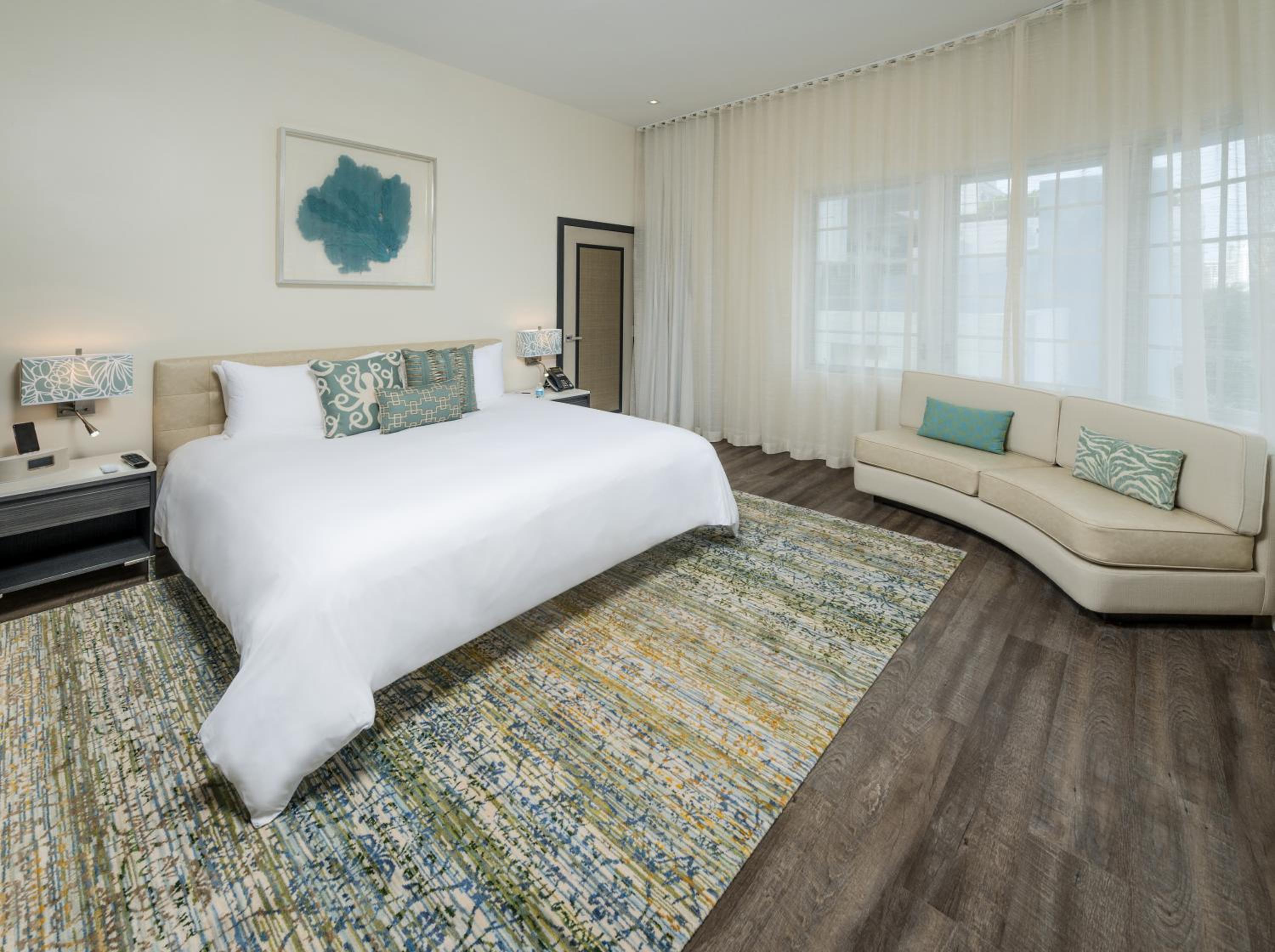 Premier Corner Suite - Photo 4