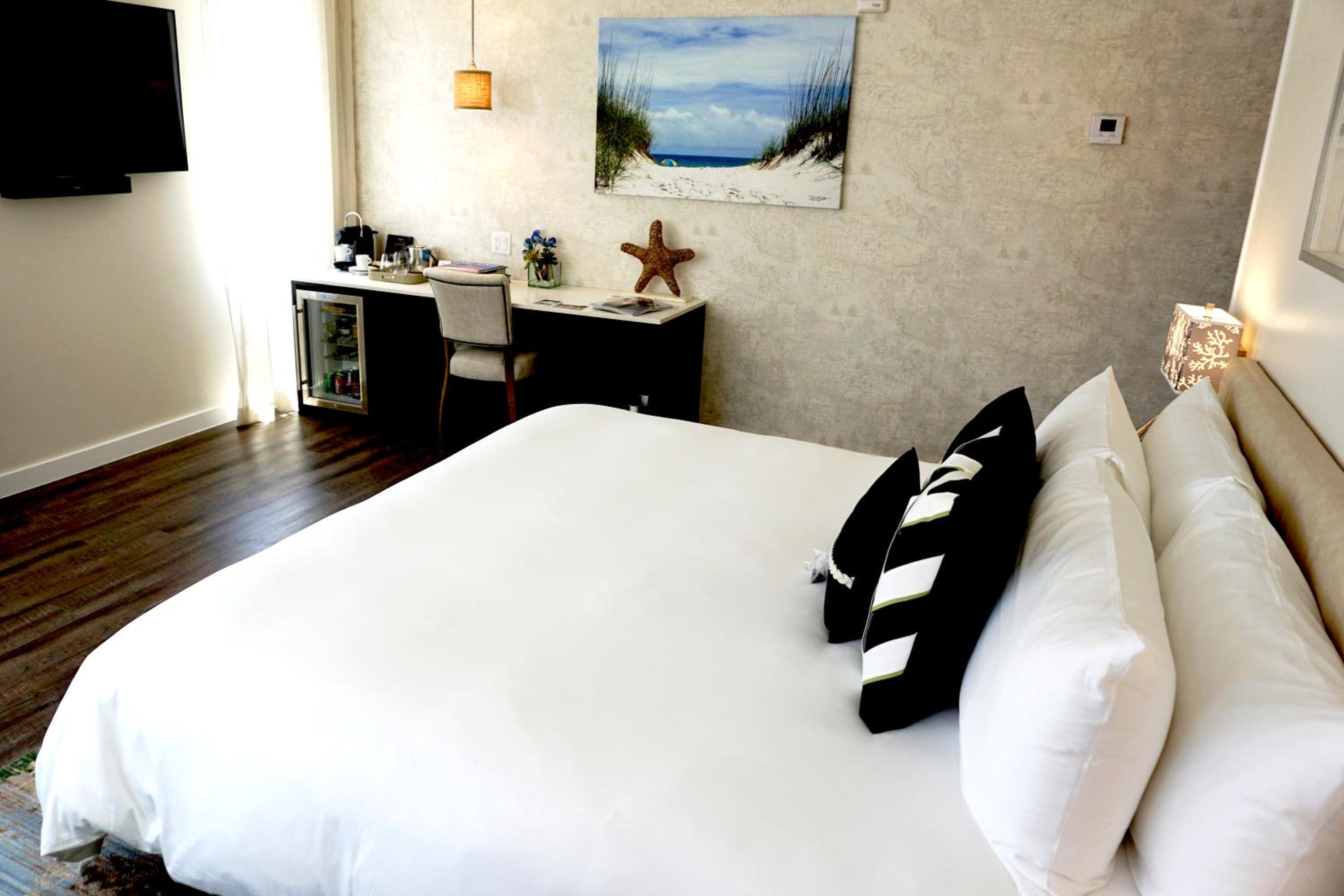 Premier Corner Suite - Photo 6