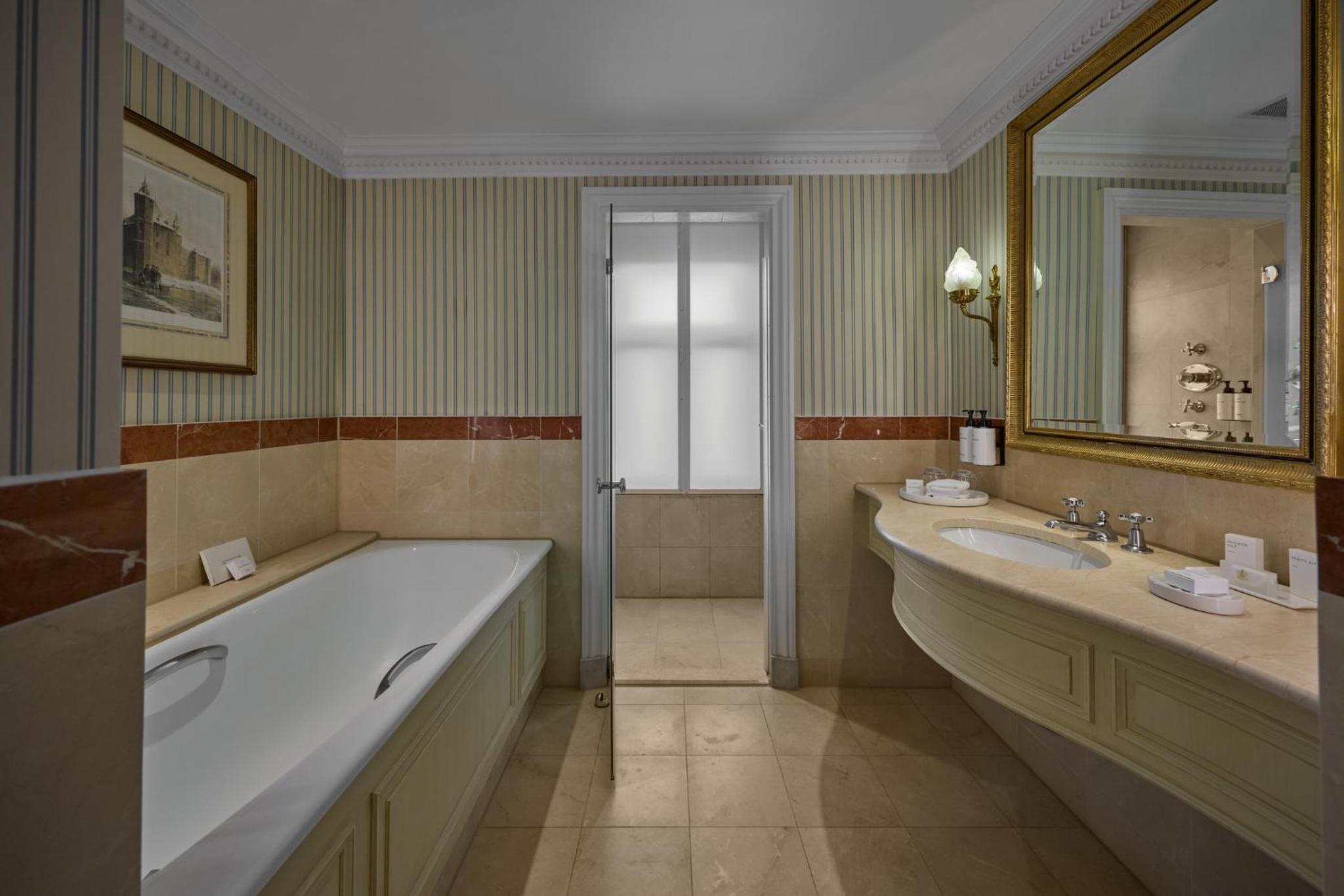Premium Twin Room with City View