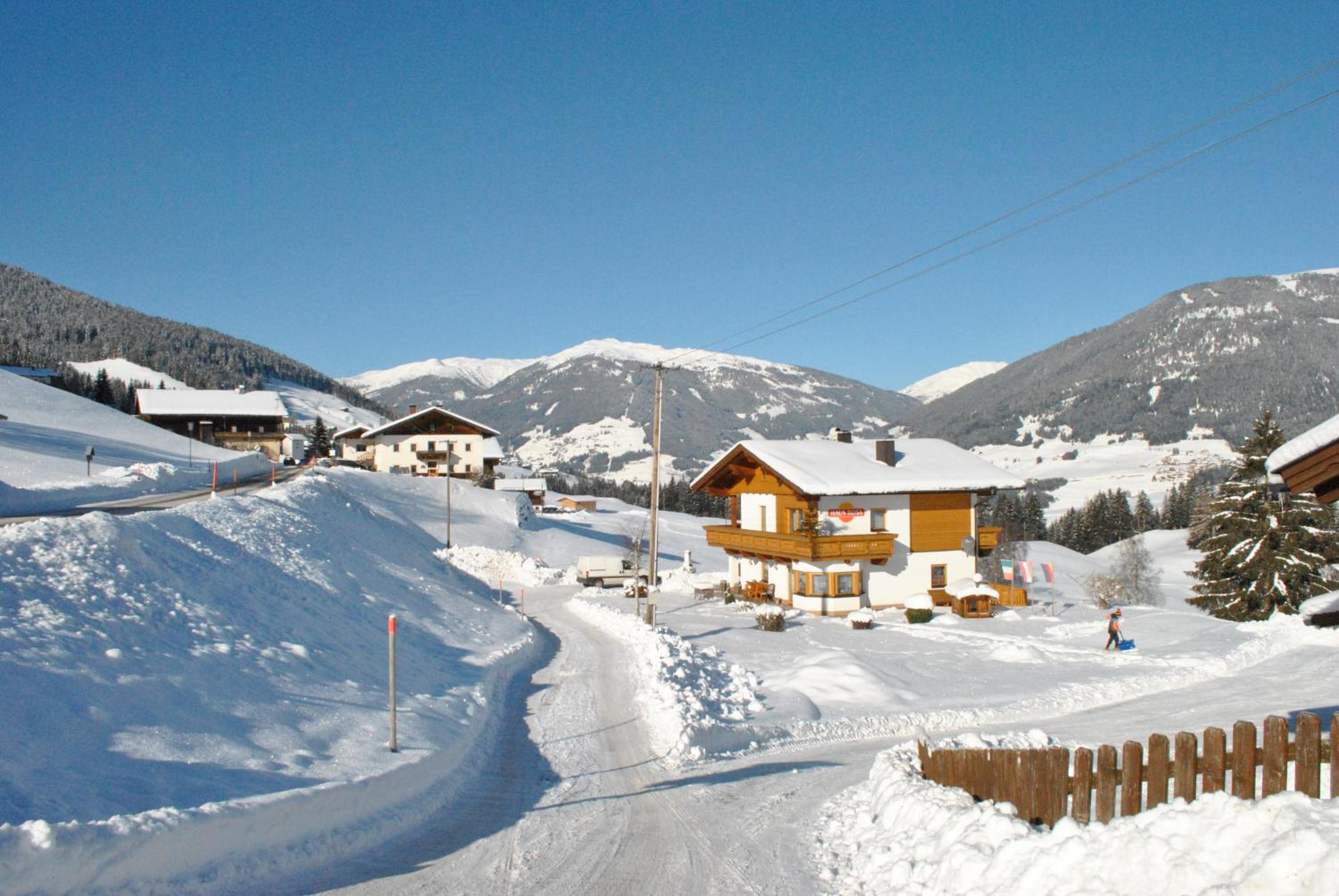 Apartment with Mountain View photo 3