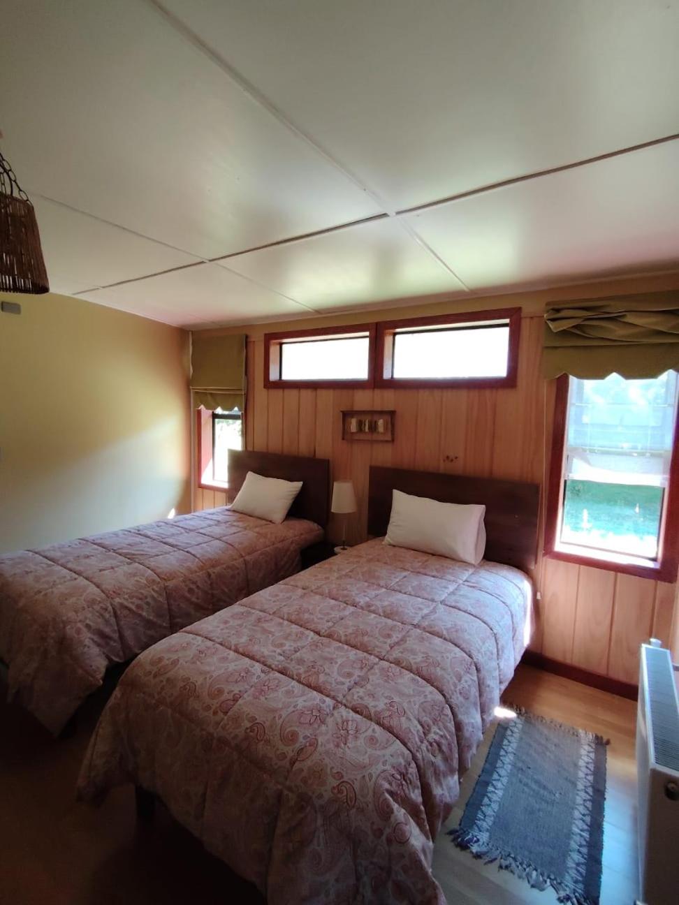 Standard Twin Room photo 2